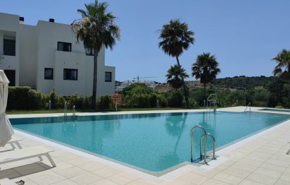 Apartment - Middle Floor Apartment - Resale - Estepona - Estepona Centro