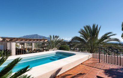 Apartment - Penthouse - Resale - Estepona - Estepona Centro