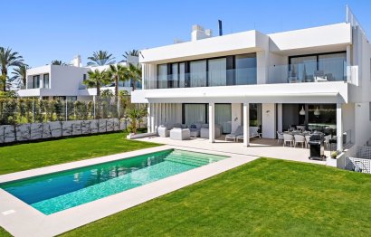 House - Detached Villa - Resale - Estepona - Cancelada