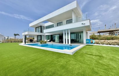 House - Detached Villa - Resale - Estepona - Cancelada