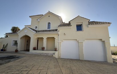 House - Detached Villa - Resale - Estepona - Estepona Centro