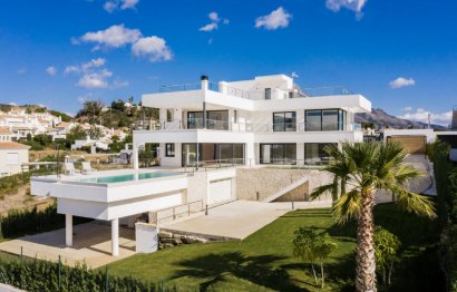 House - Resale - Marbella -
                Marbella