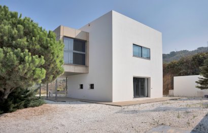 House - Resale -
            Ojen - RS-28690