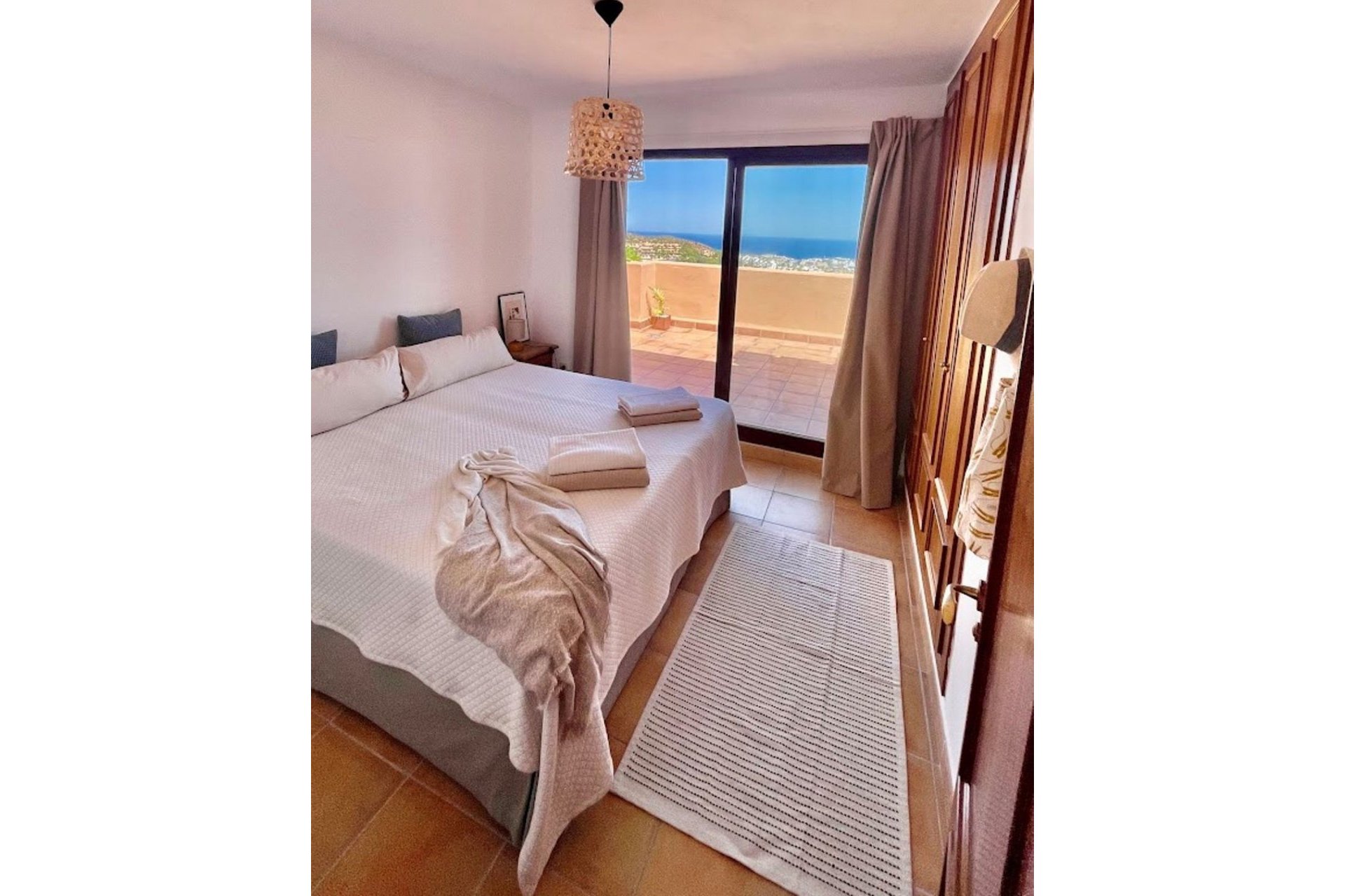 Resale - Apartment - Calahonda