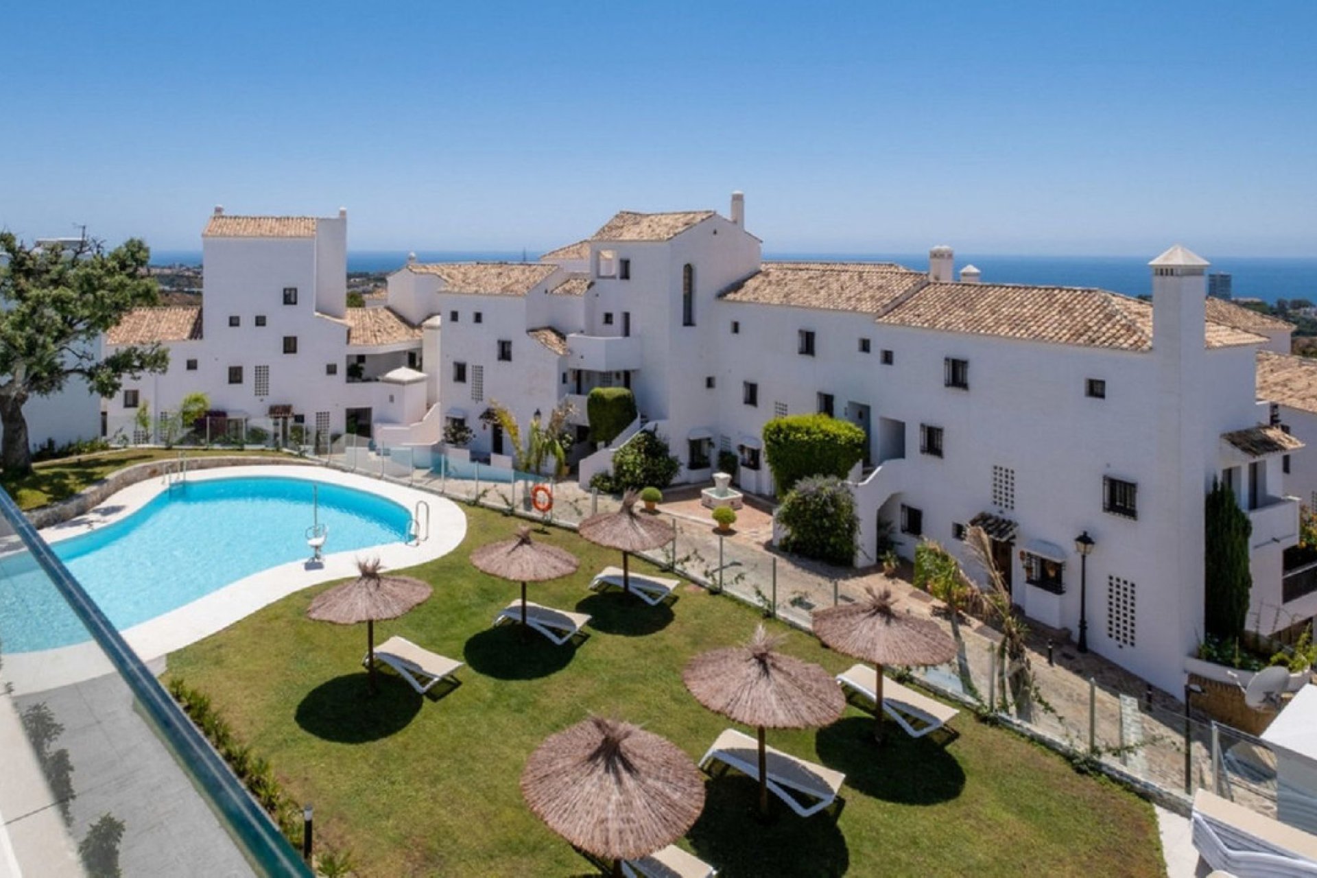 Resale - Apartment - Duplex - Marbella - Altos de los Monteros