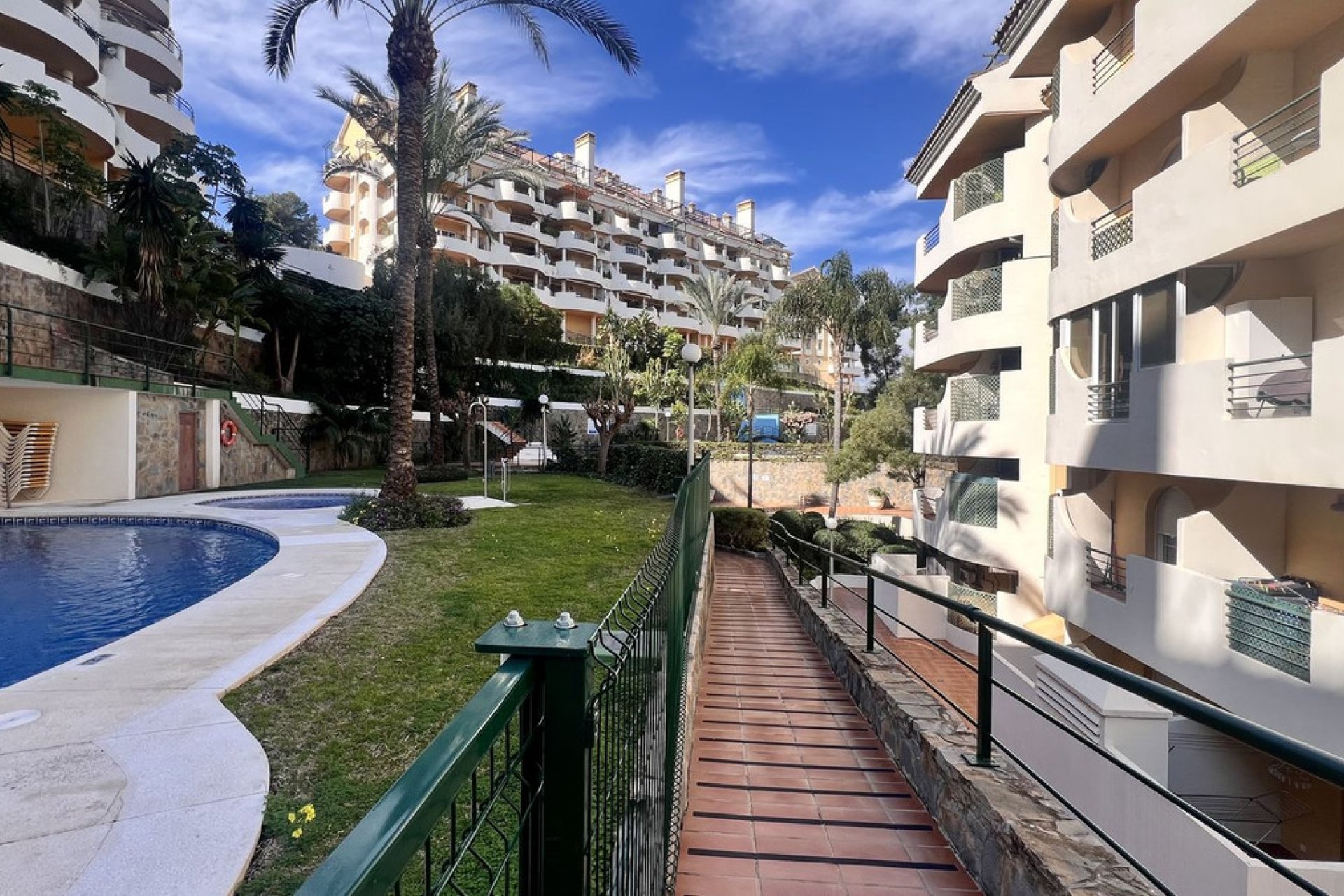 Resale - Apartment - Duplex - Marbella - Nueva Andalucia