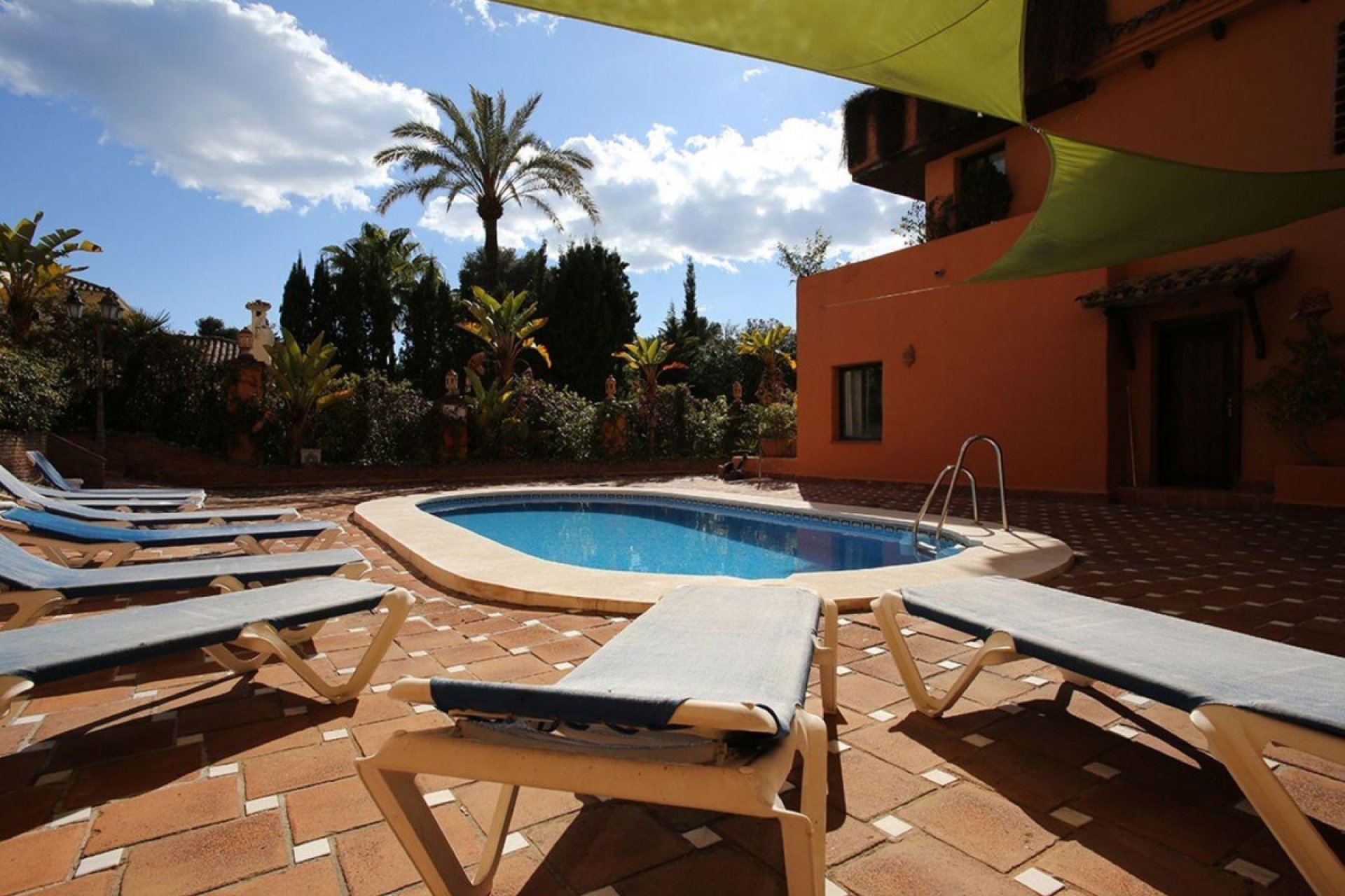 Resale - Apartment - Estepona