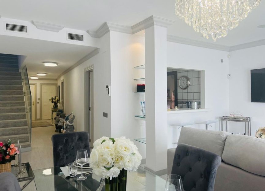 Resale - Apartment - Estepona