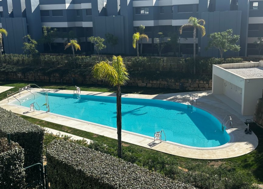 Resale - Apartment - Estepona