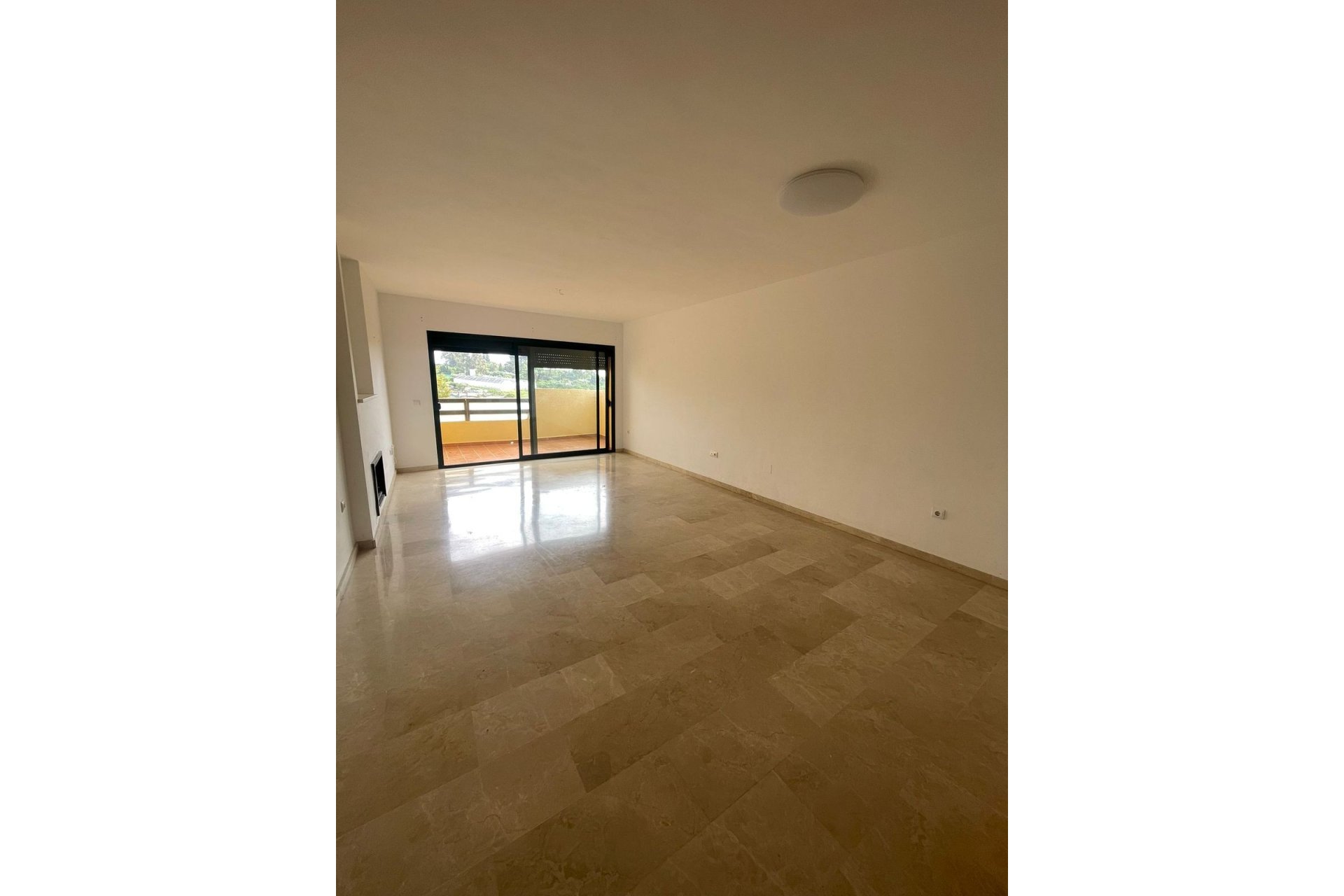 Resale - Apartment / flat - Estepona