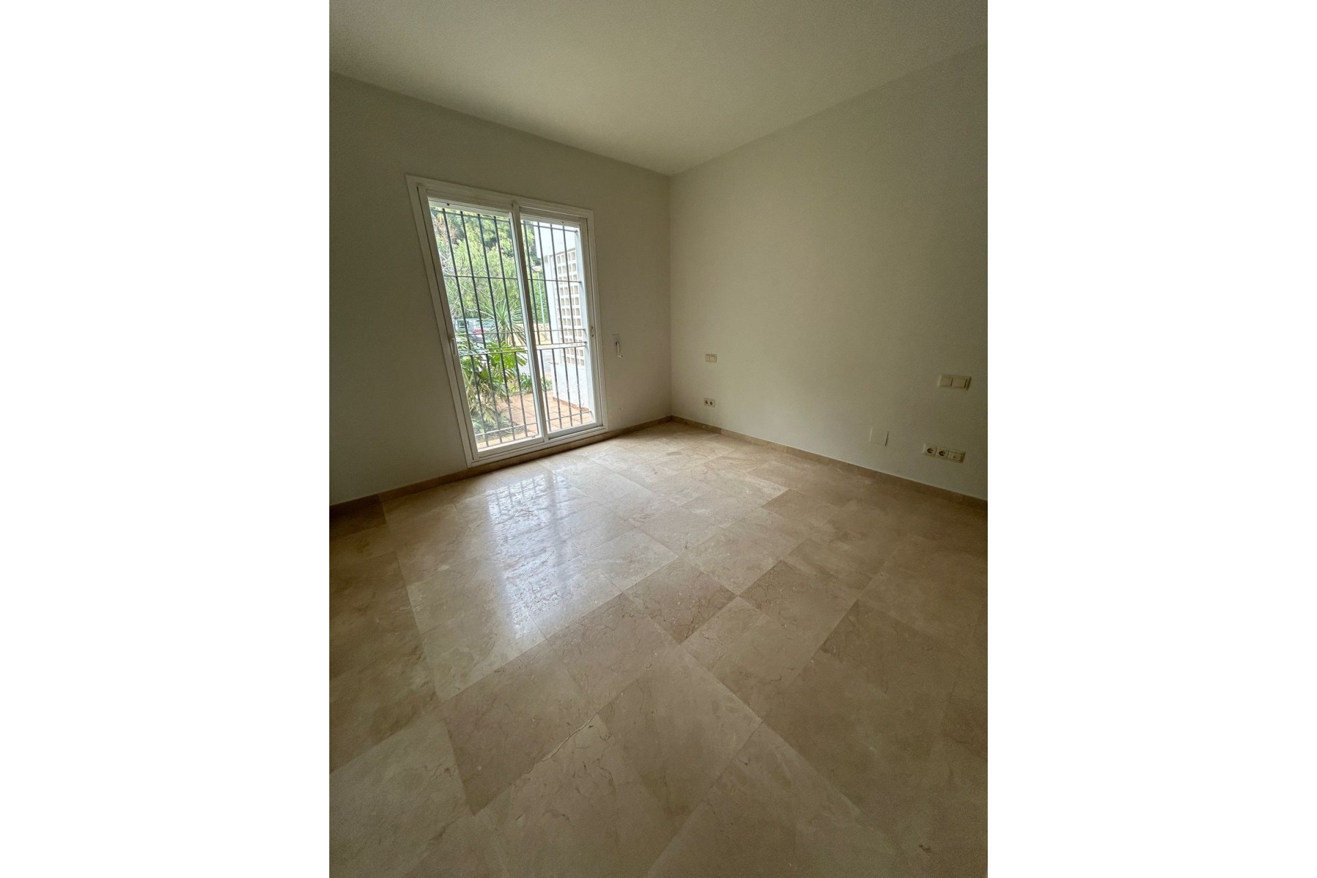 Resale - Apartment - Ground Floor Apartment - Benahavís - La Quinta