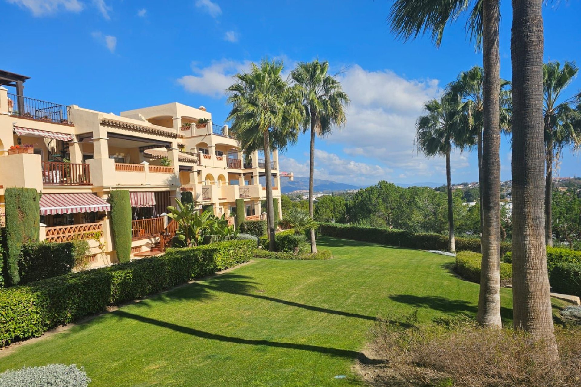 Resale - Apartment - Ground Floor Apartment - Estepona - Atalaya