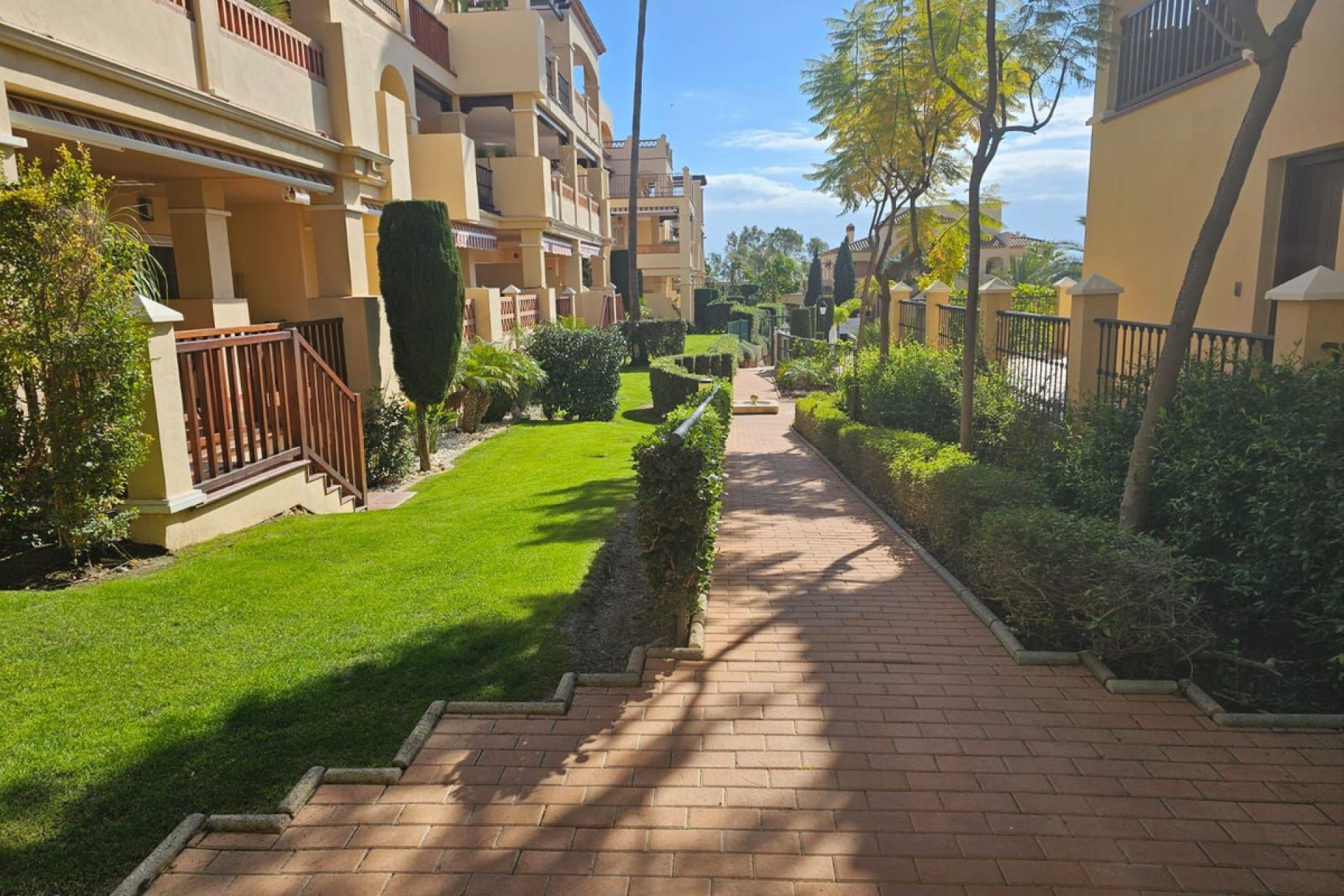 Resale - Apartment - Ground Floor Apartment - Estepona - Atalaya