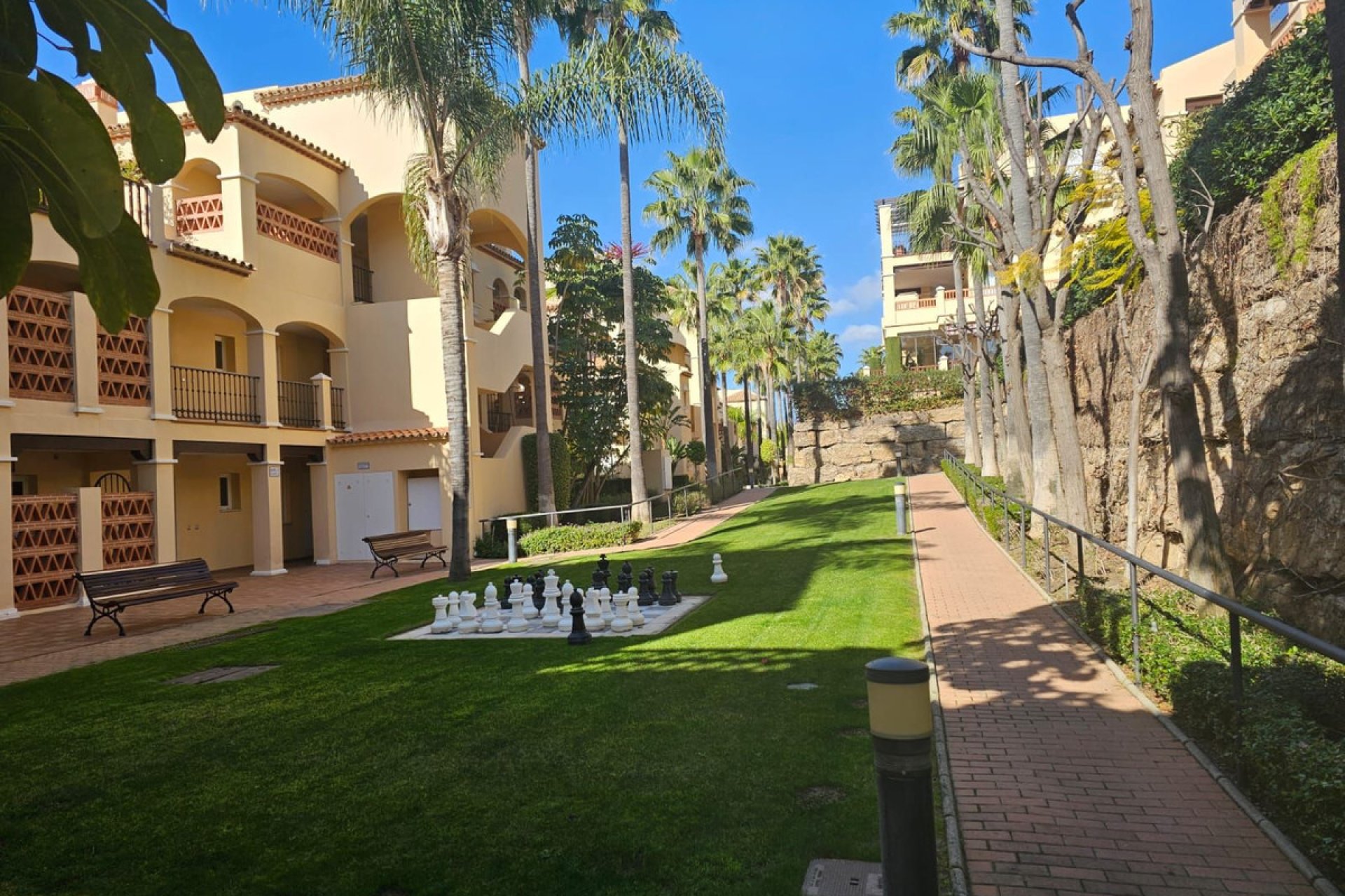 Resale - Apartment - Ground Floor Apartment - Estepona - Atalaya