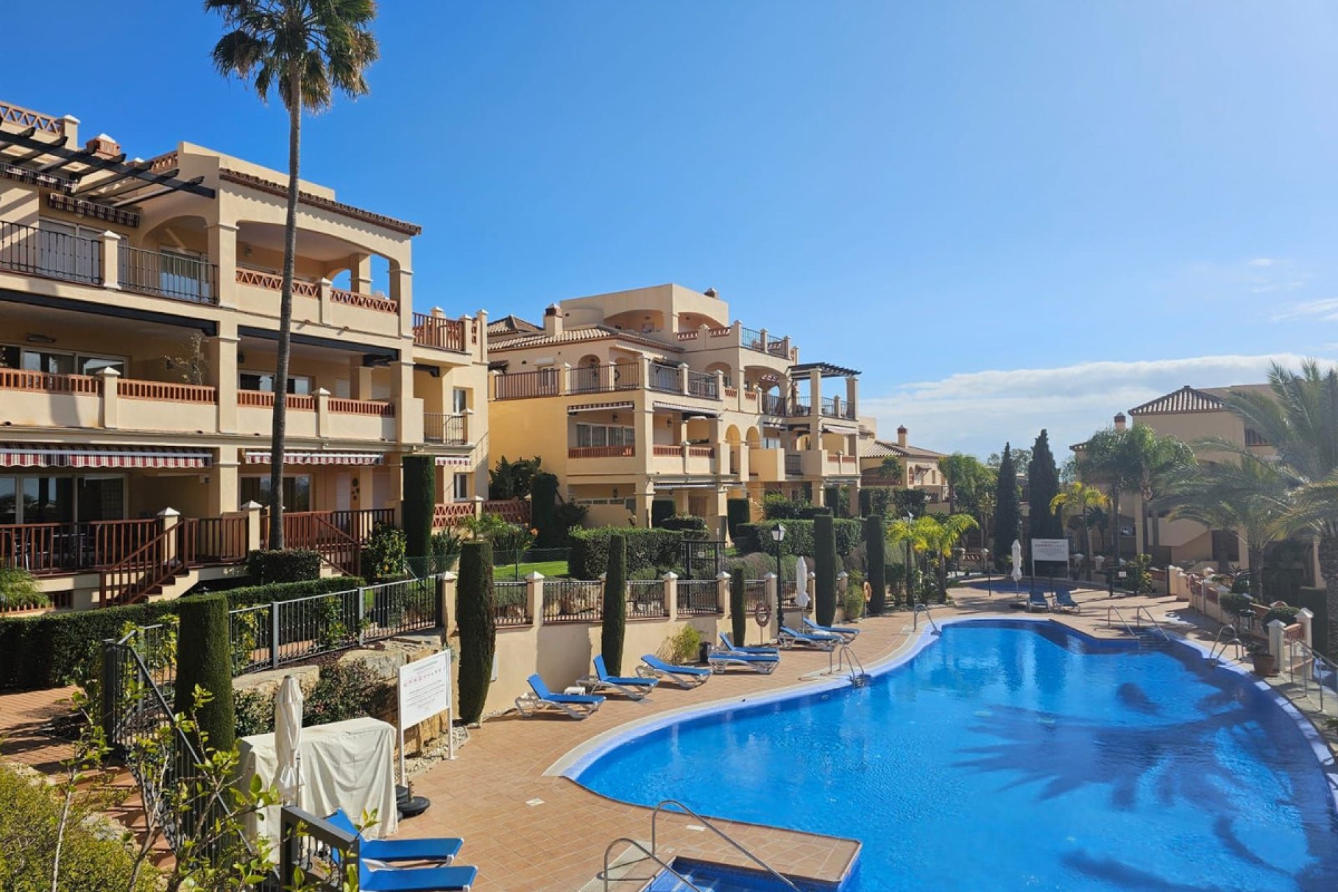 Resale - Apartment - Ground Floor Apartment - Estepona - Atalaya