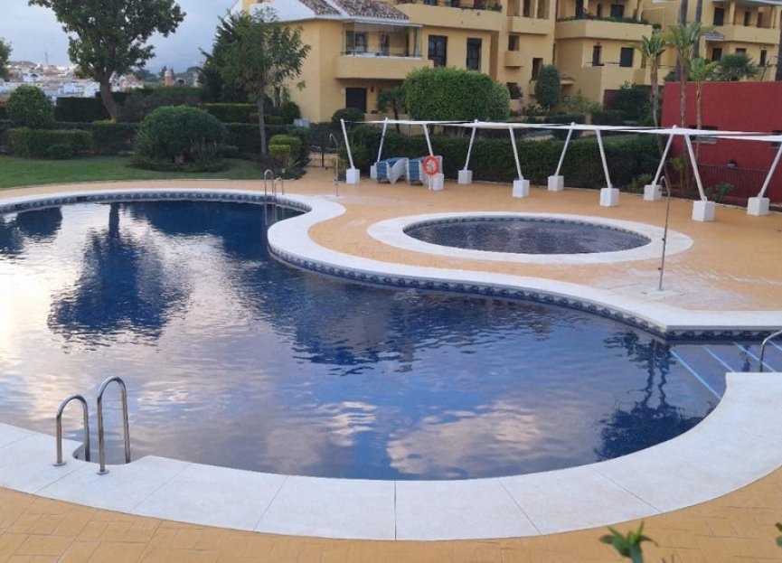 Resale - Apartment - Ground Floor Apartment - Estepona - Atalaya