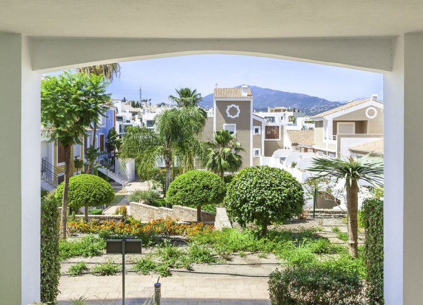 Resale - Apartment - Ground Floor Apartment - Estepona - Atalaya