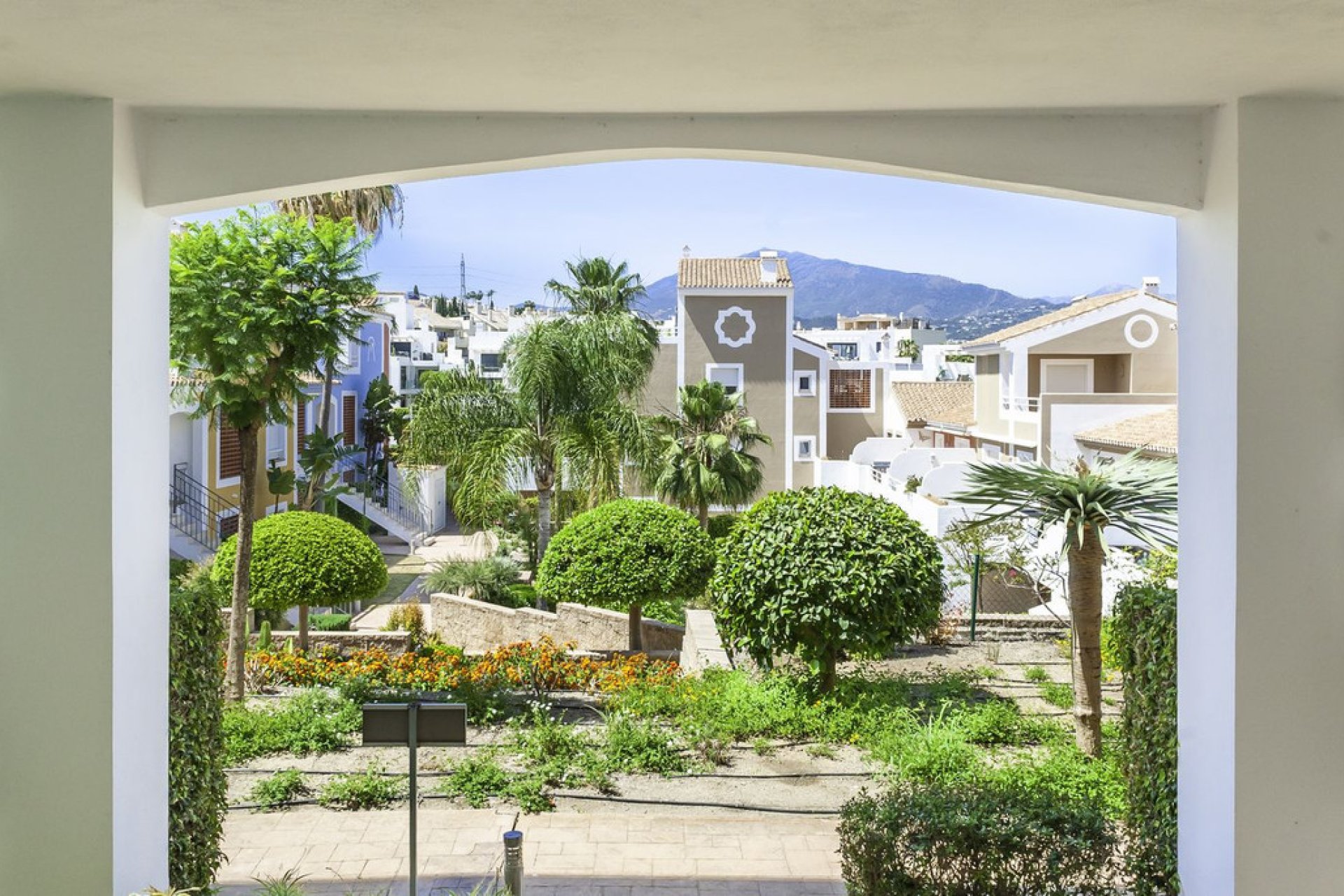 Resale - Apartment - Ground Floor Apartment - Estepona - Atalaya