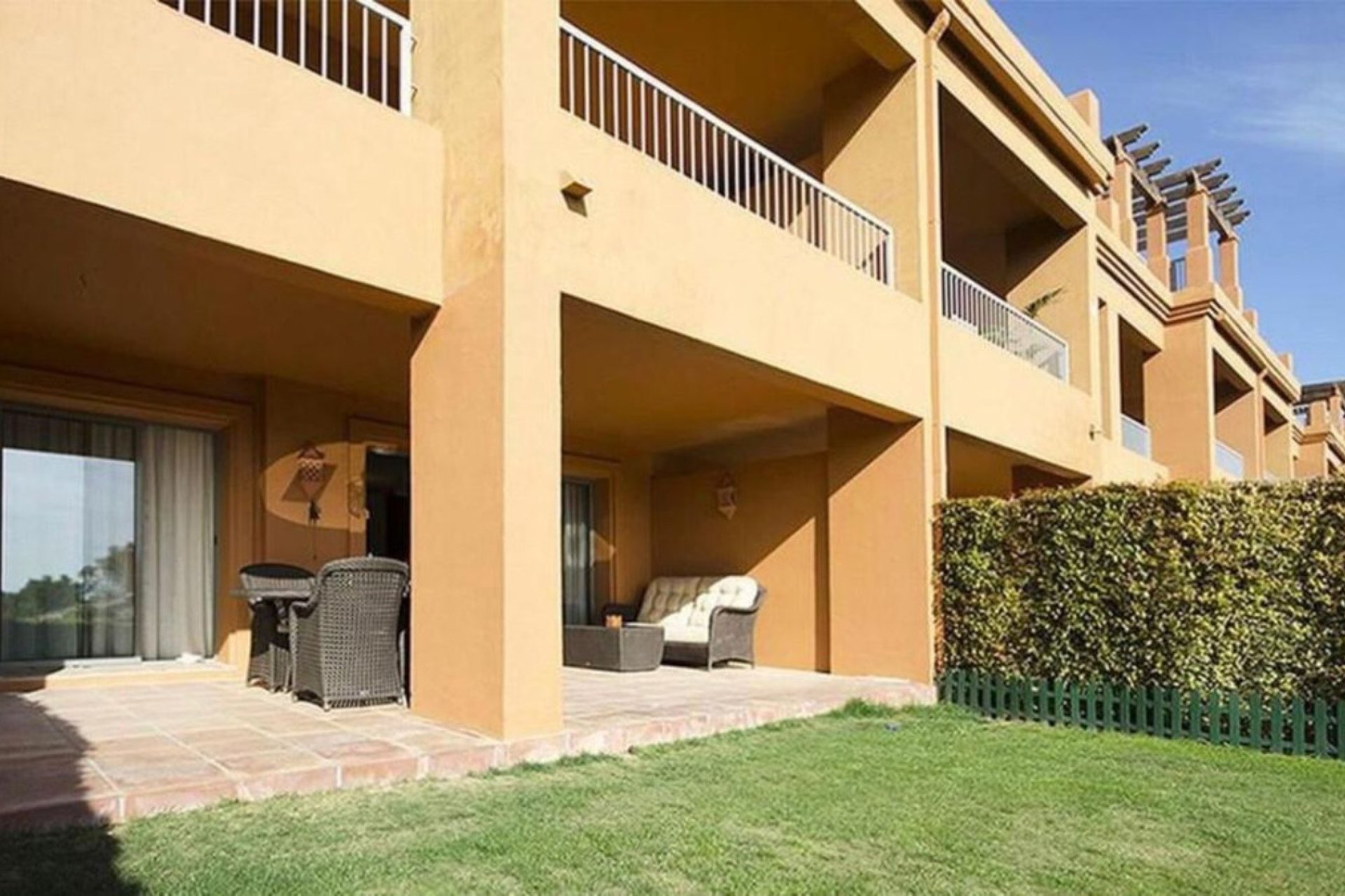 Resale - Apartment - Ground Floor Apartment - Estepona - Atalaya