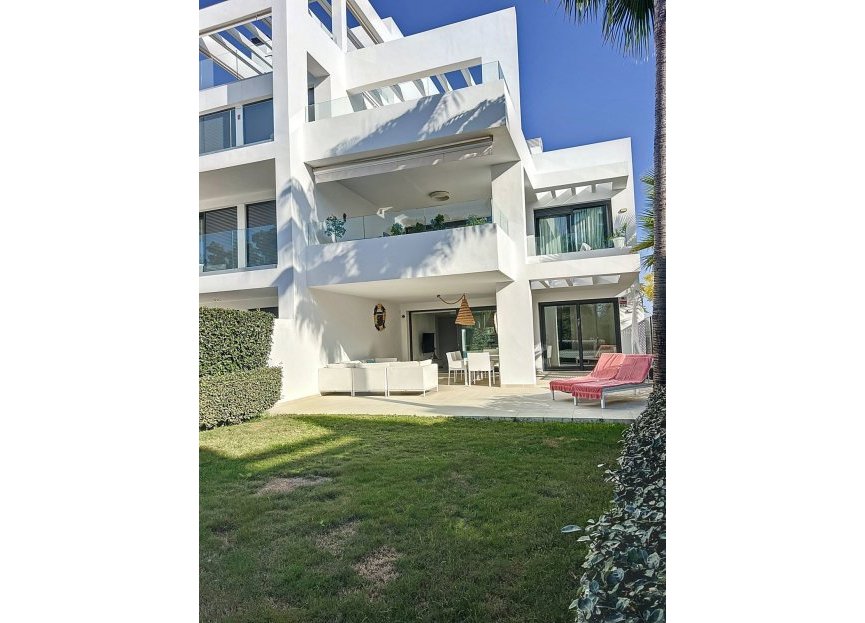 Resale - Apartment - Ground Floor Apartment - Estepona - Atalaya