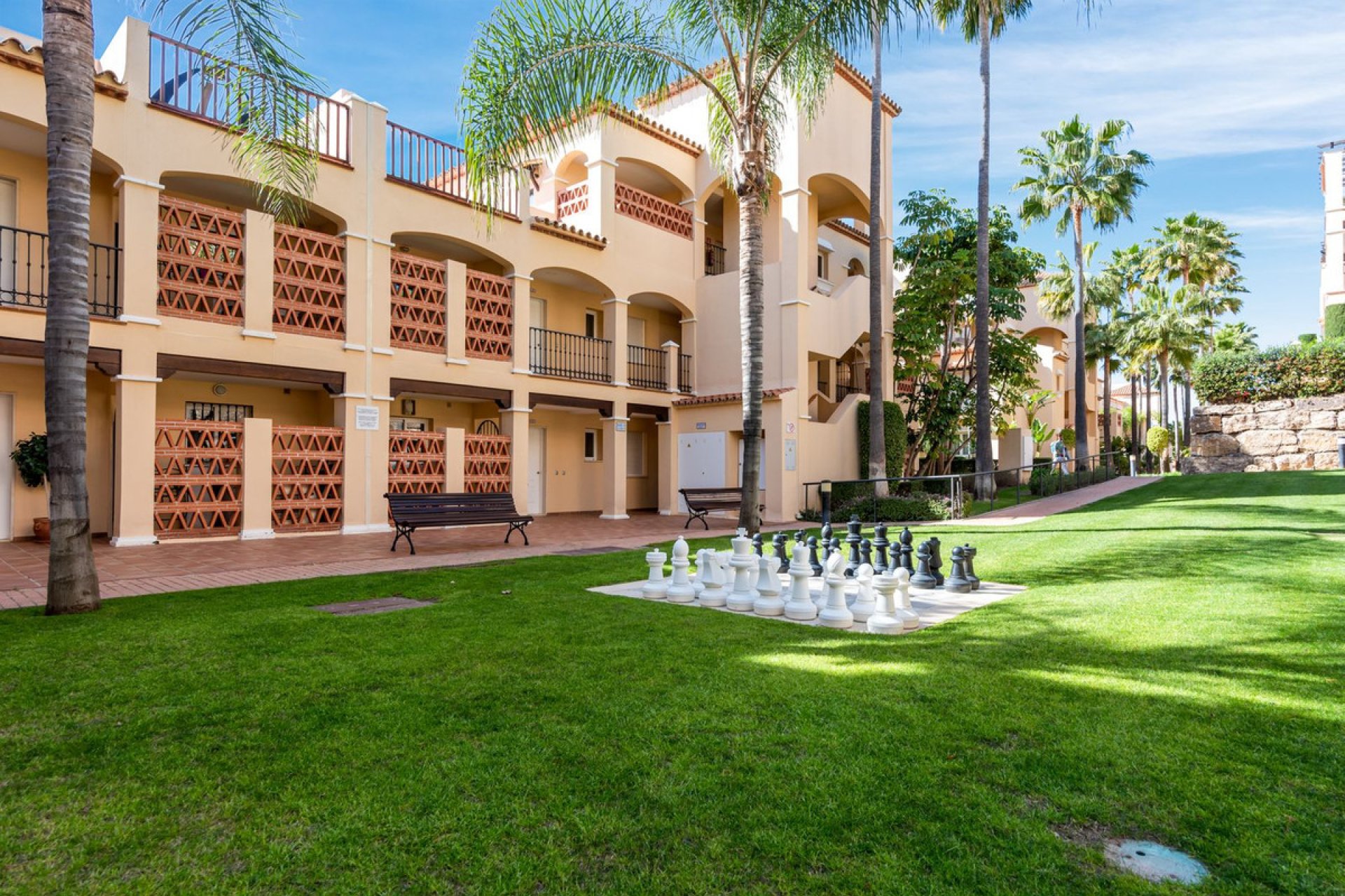 Resale - Apartment - Ground Floor Apartment - Estepona - Atalaya