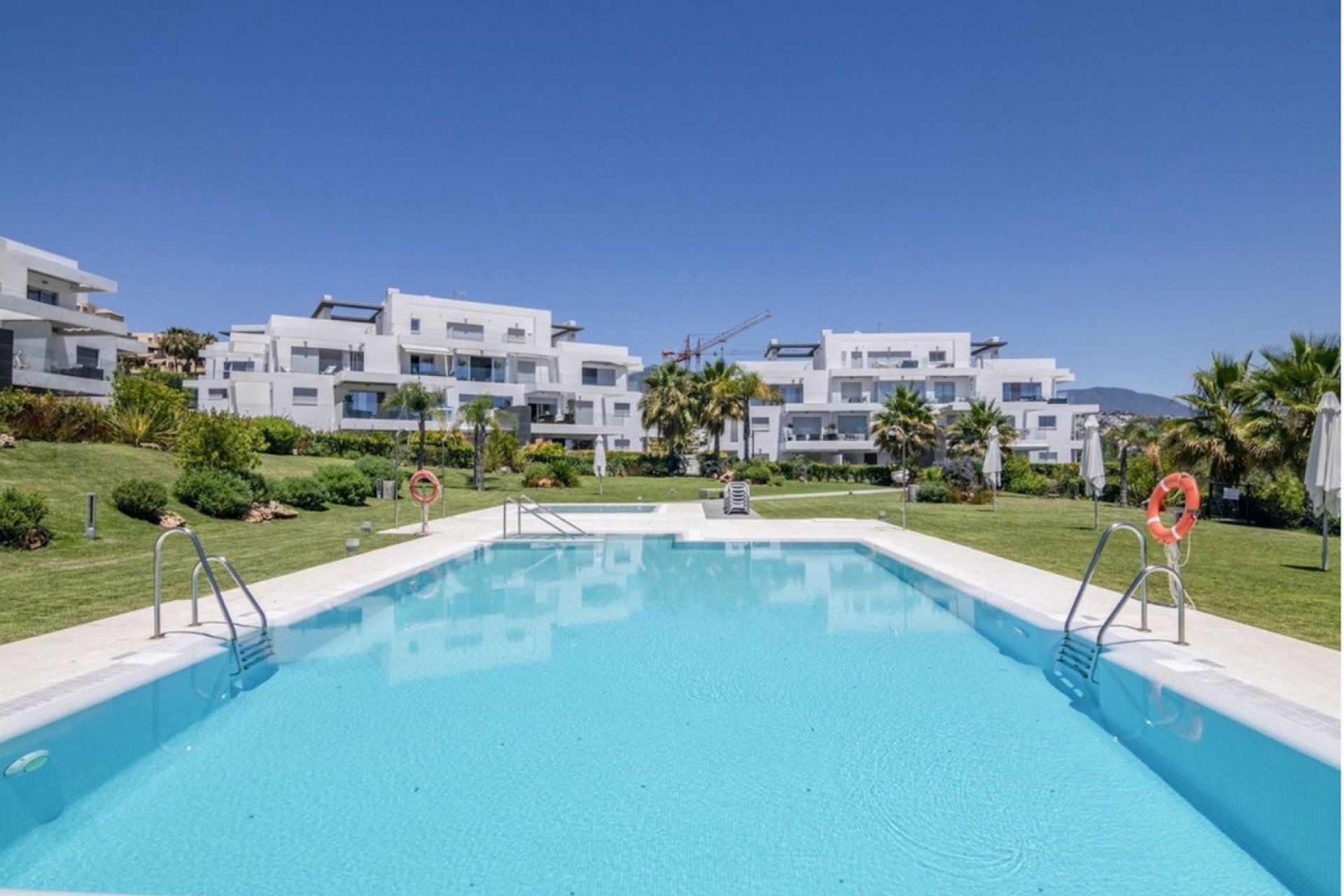 Resale - Apartment - Ground Floor Apartment - Estepona - Atalaya