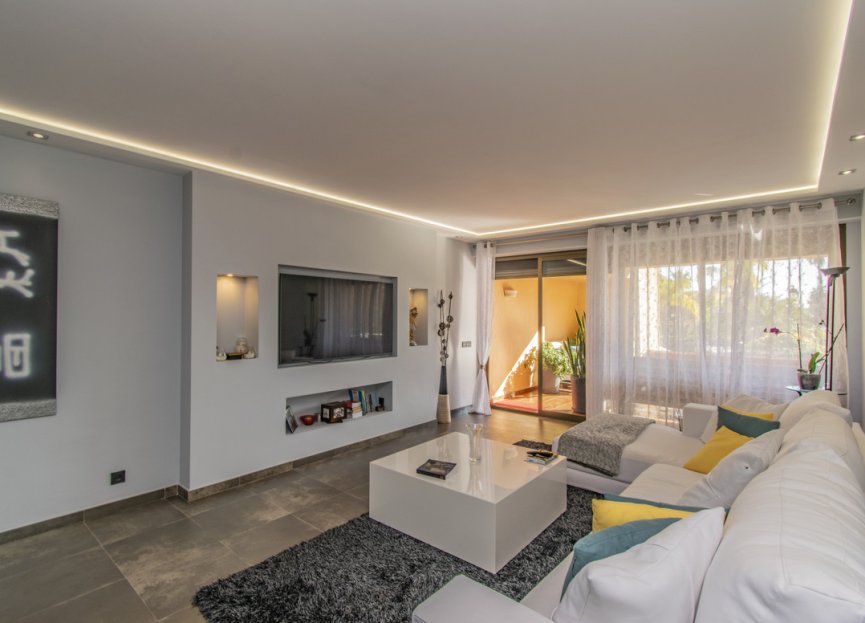 Resale - Apartment - Ground Floor Apartment - Estepona - Atalaya