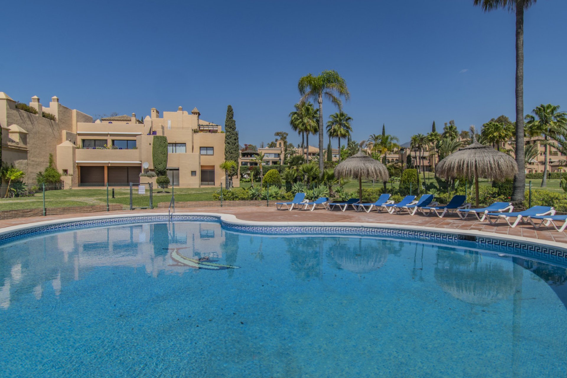 Resale - Apartment - Ground Floor Apartment - Estepona - Atalaya