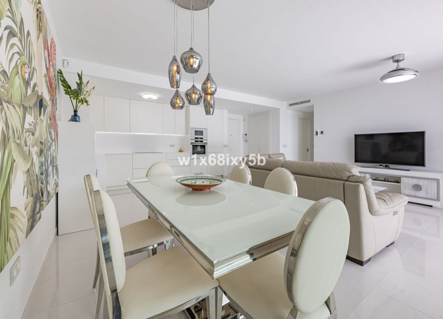 Resale - Apartment - Ground Floor Apartment - Estepona - Atalaya