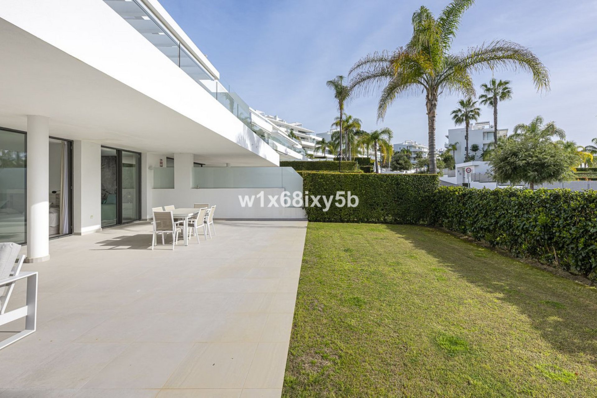 Resale - Apartment - Ground Floor Apartment - Estepona - Atalaya