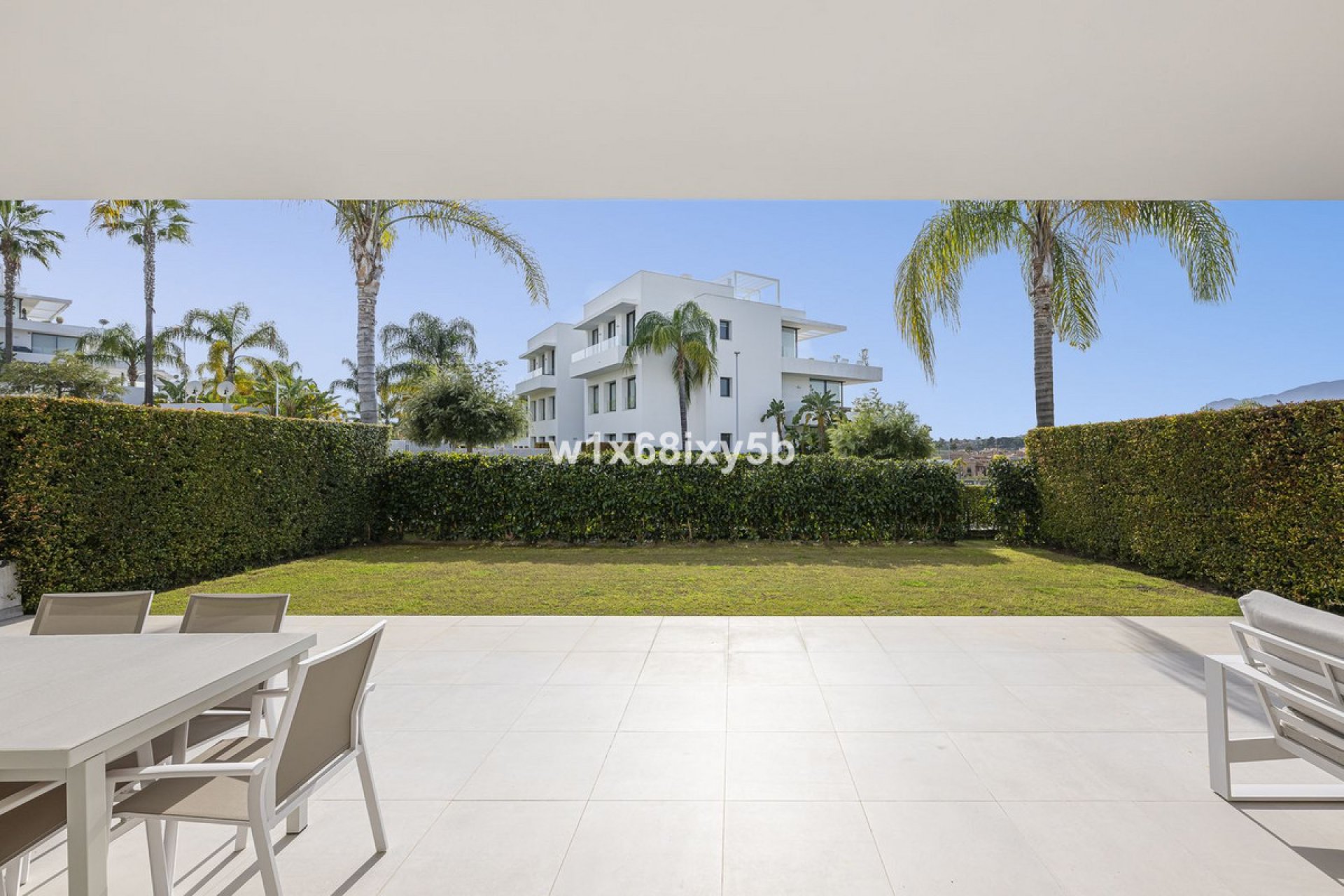 Resale - Apartment - Ground Floor Apartment - Estepona - Atalaya