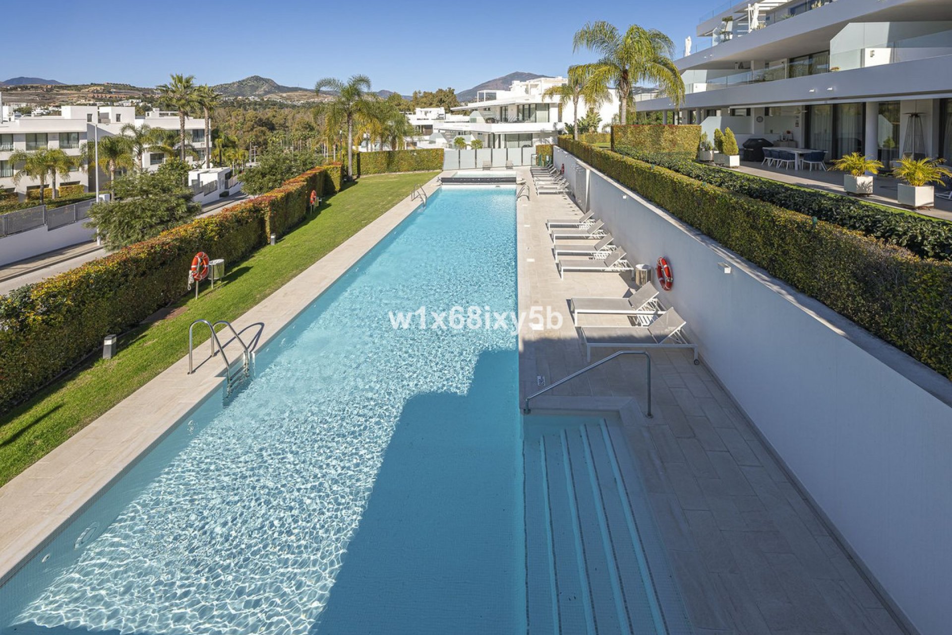 Resale - Apartment - Ground Floor Apartment - Estepona - Atalaya