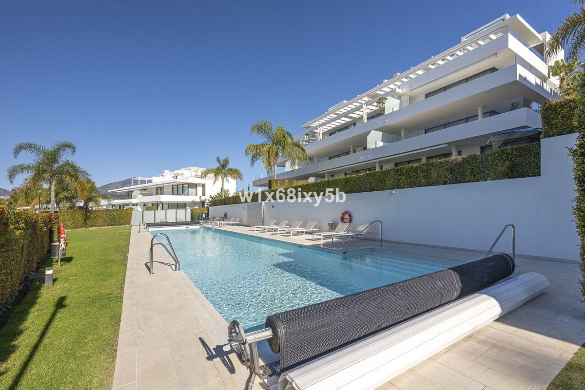 Resale - Apartment - Ground Floor Apartment - Estepona - Atalaya