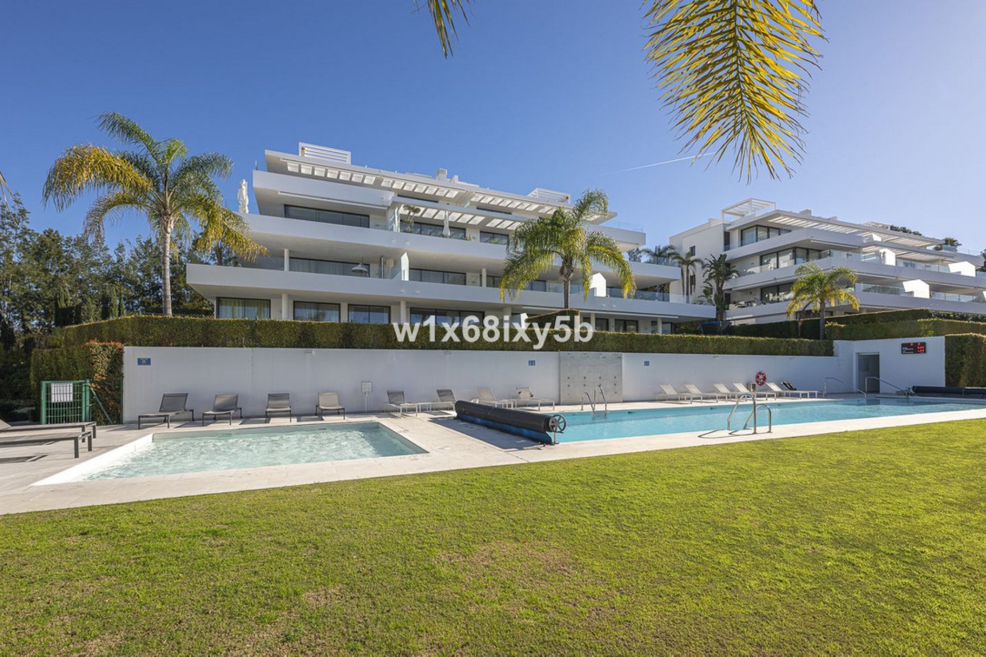 Resale - Apartment - Ground Floor Apartment - Estepona - Atalaya