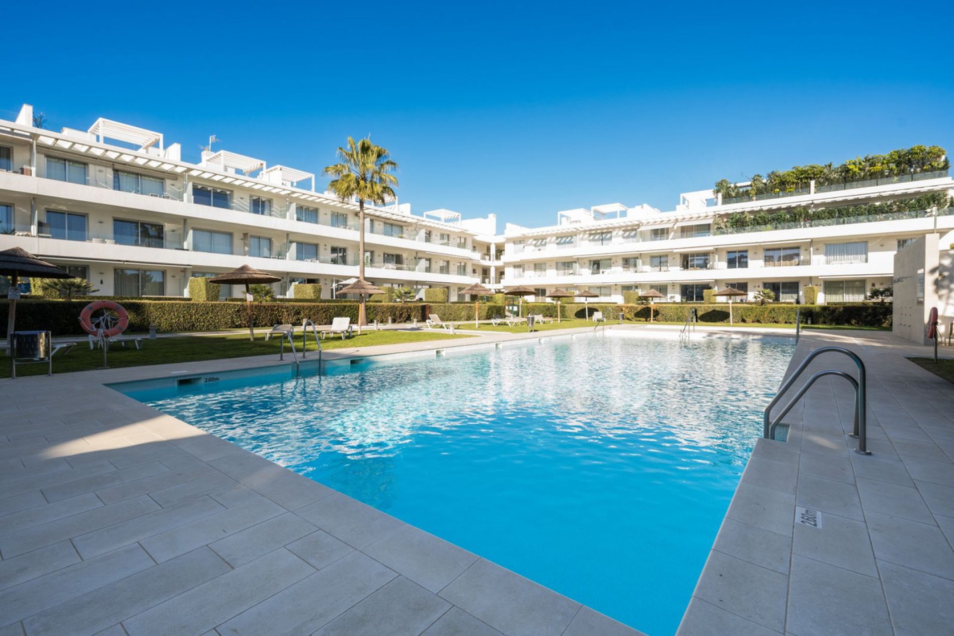 Resale - Apartment - Ground Floor Apartment - Estepona - Bel Air