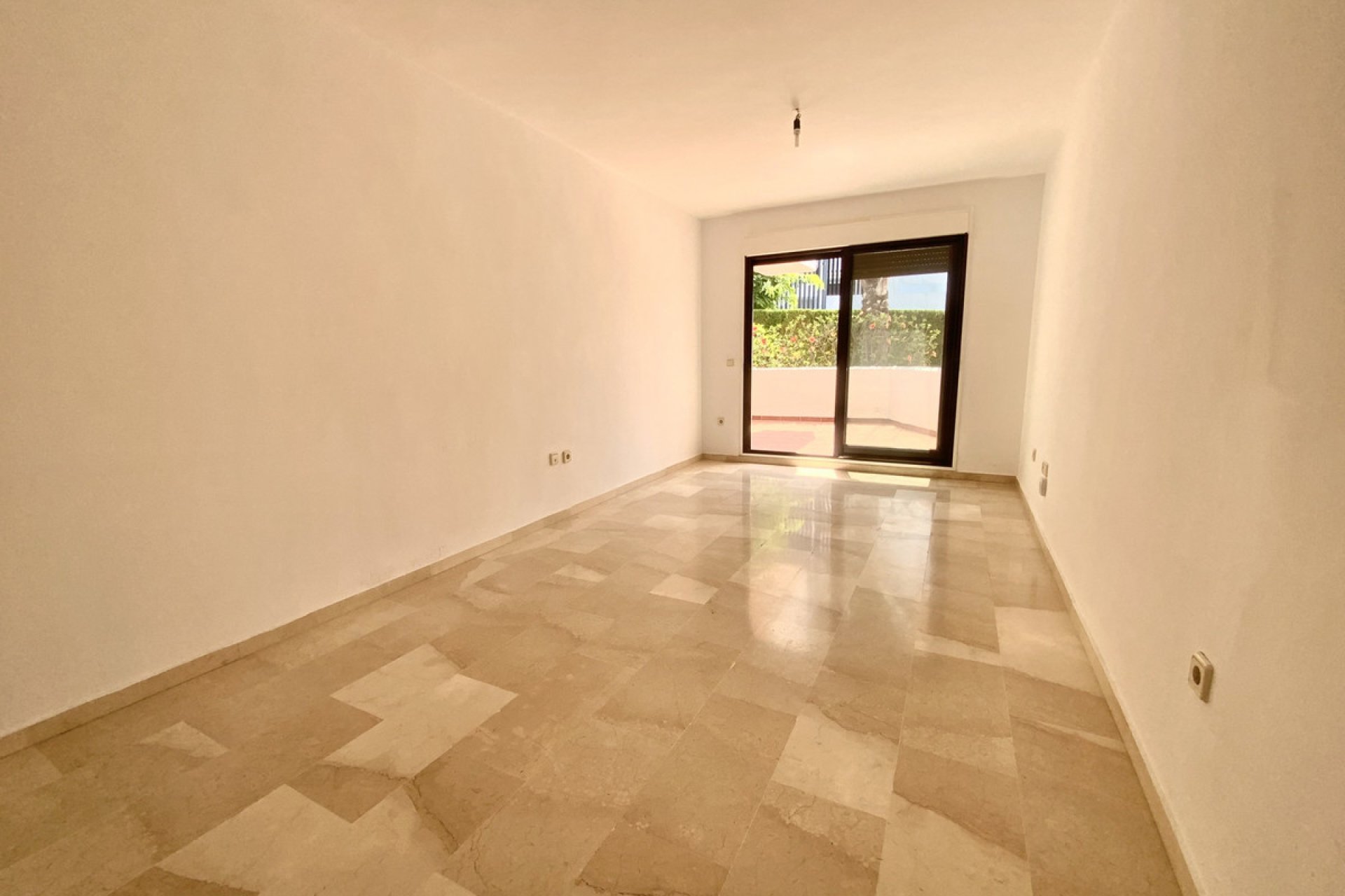 Resale - Apartment - Ground Floor Apartment - Estepona - Costalita