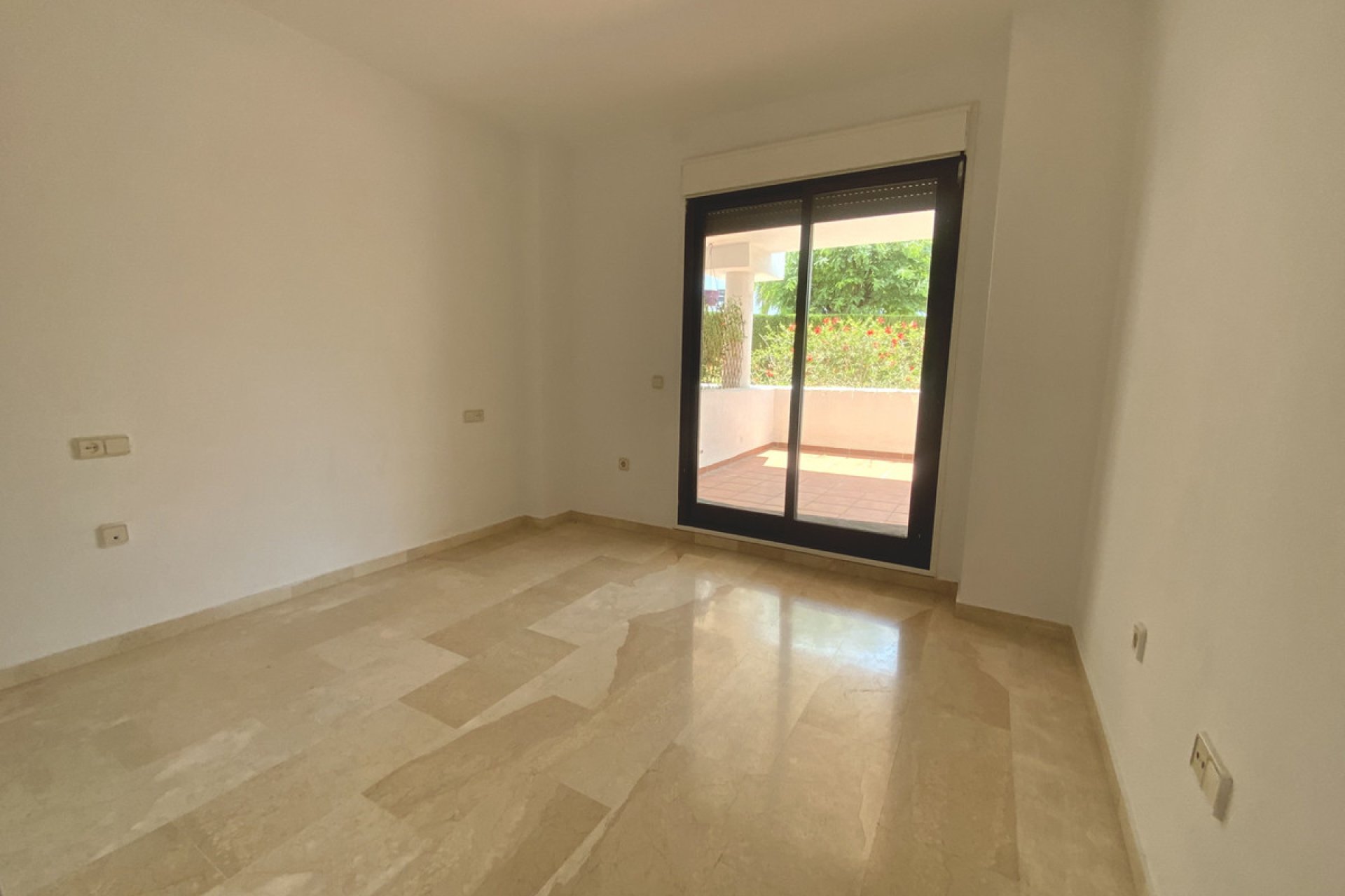 Resale - Apartment - Ground Floor Apartment - Estepona - Costalita