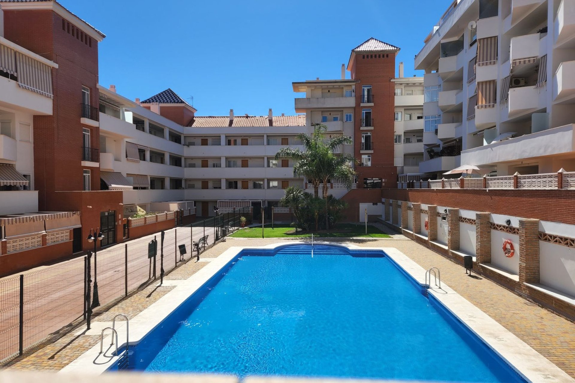 Resale - Apartment - Ground Floor Apartment - Estepona - Estepona Centro