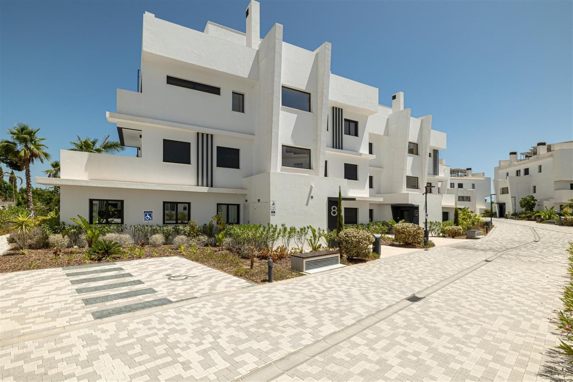 Resale - Apartment - Ground Floor Apartment - Estepona - Estepona Centro