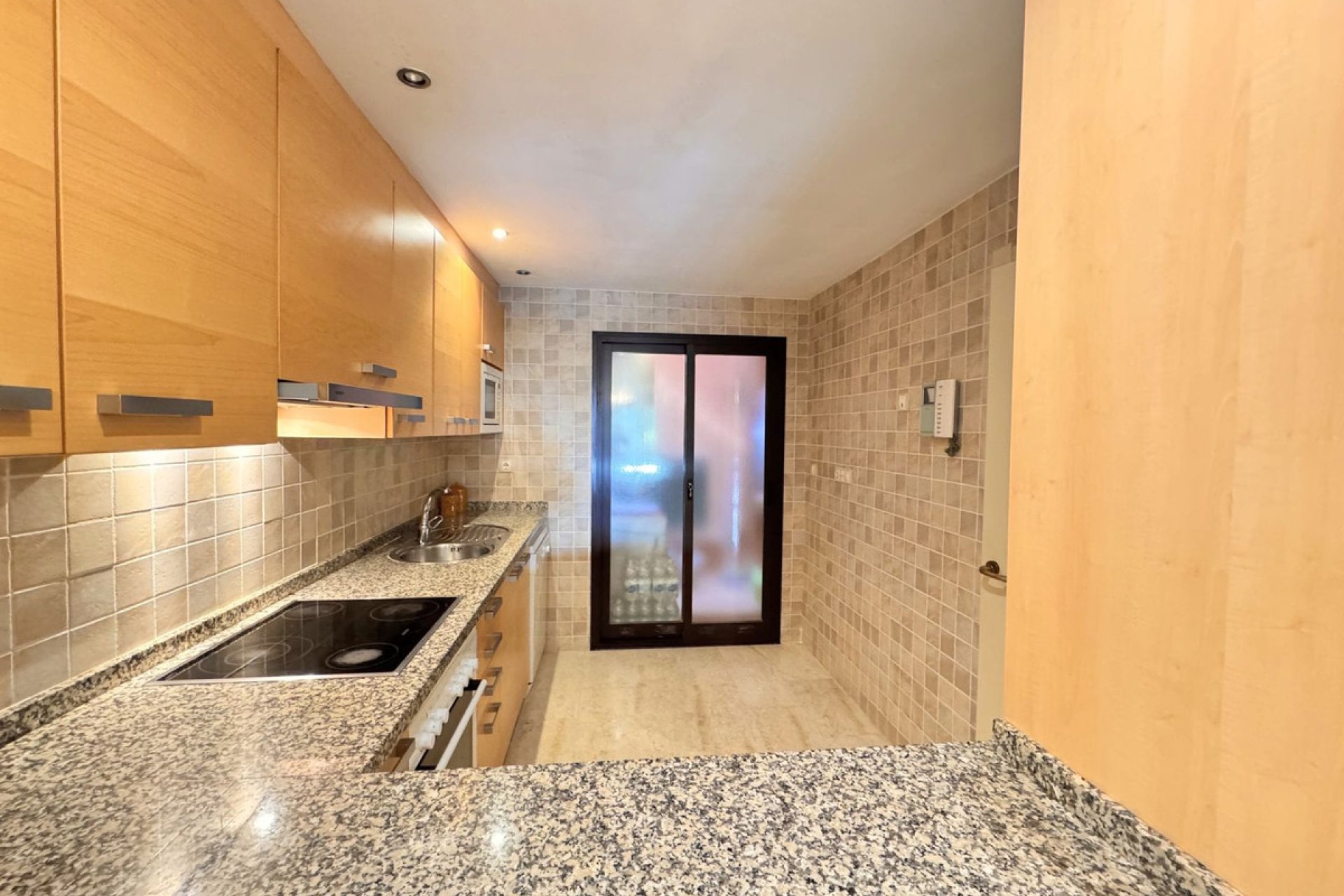 Resale - Apartment - Ground Floor Apartment - Estepona - Estepona Centro