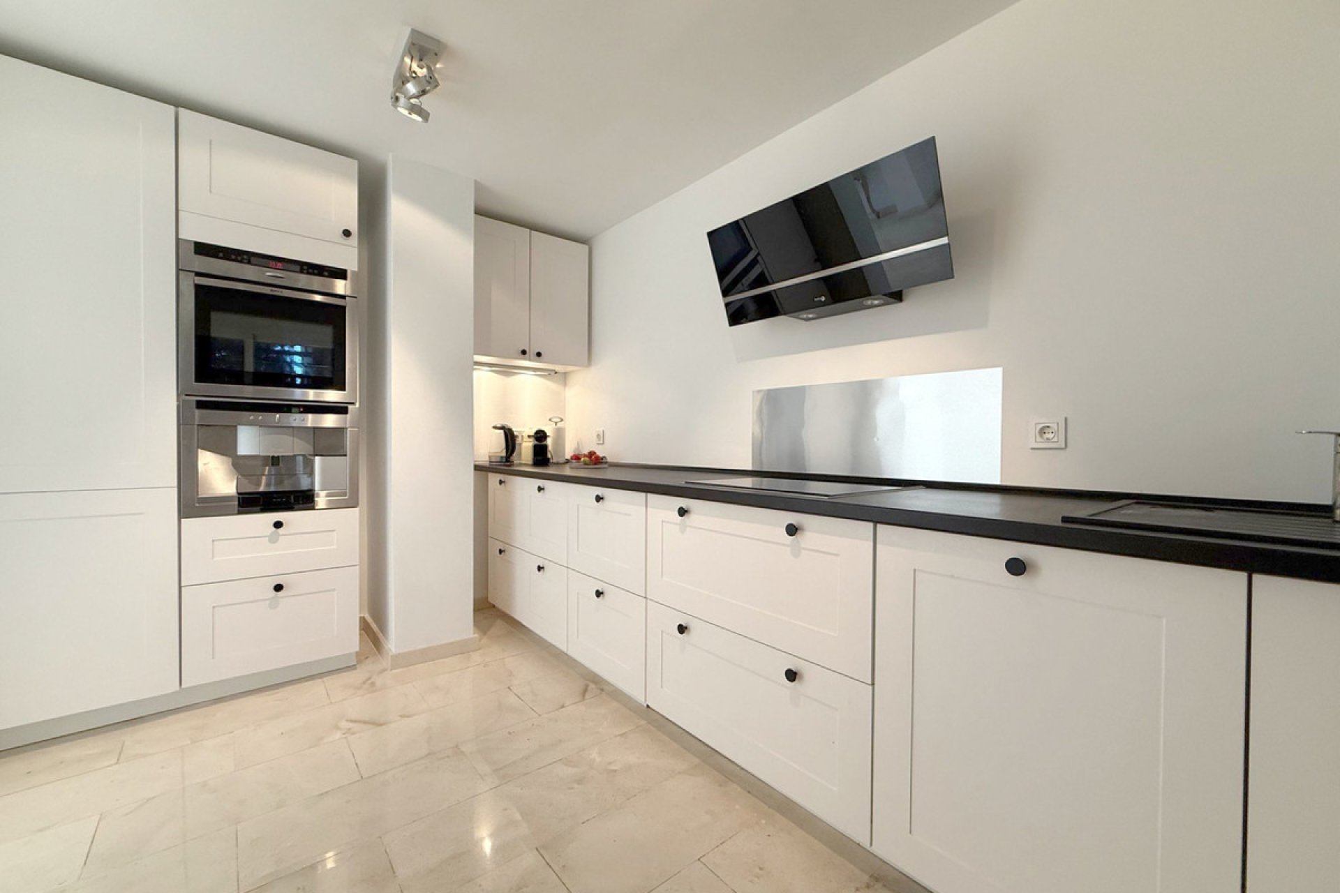 Resale - Apartment - Ground Floor Apartment - Estepona - Estepona Centro