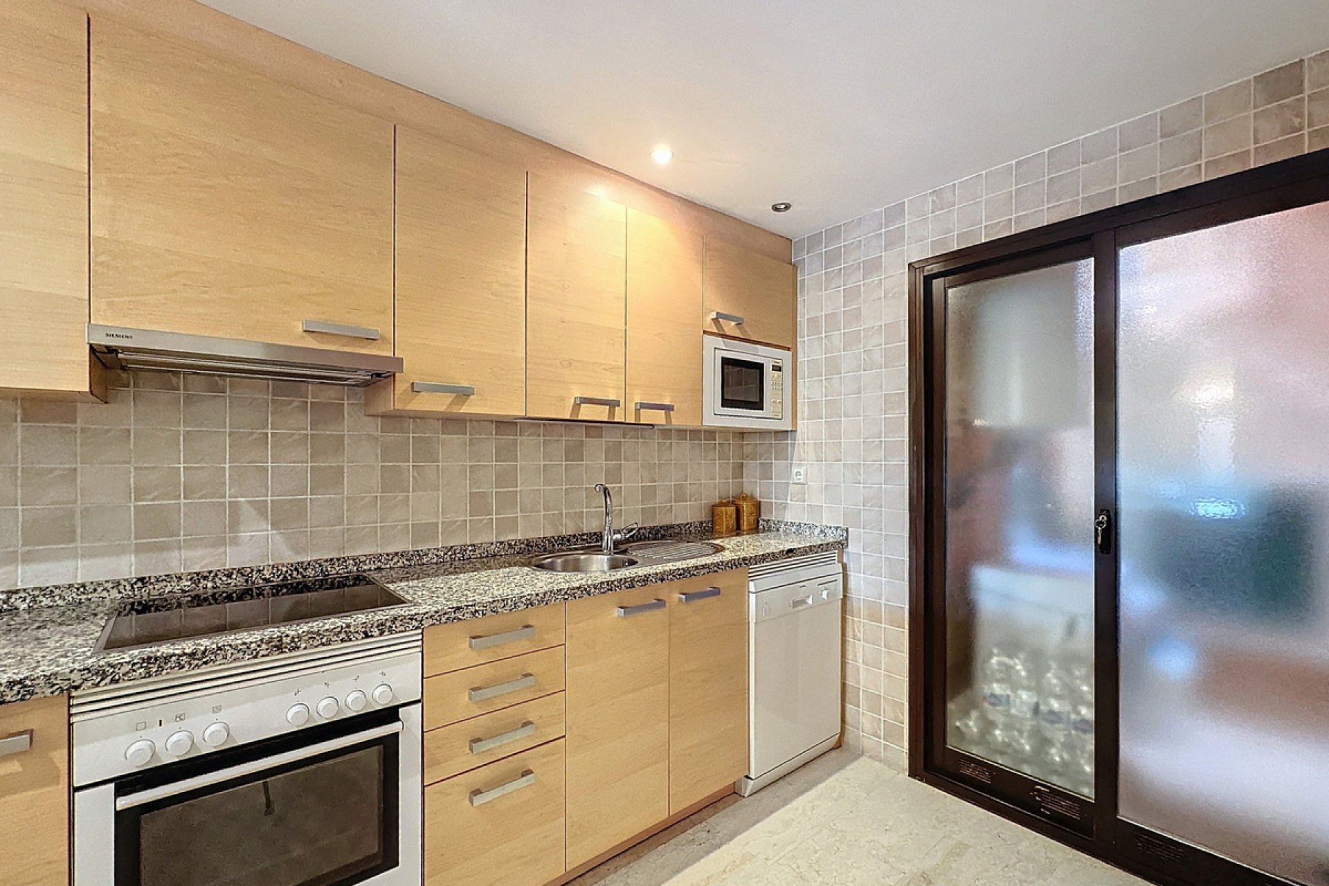 Resale - Apartment - Ground Floor Apartment - Estepona - Estepona Centro