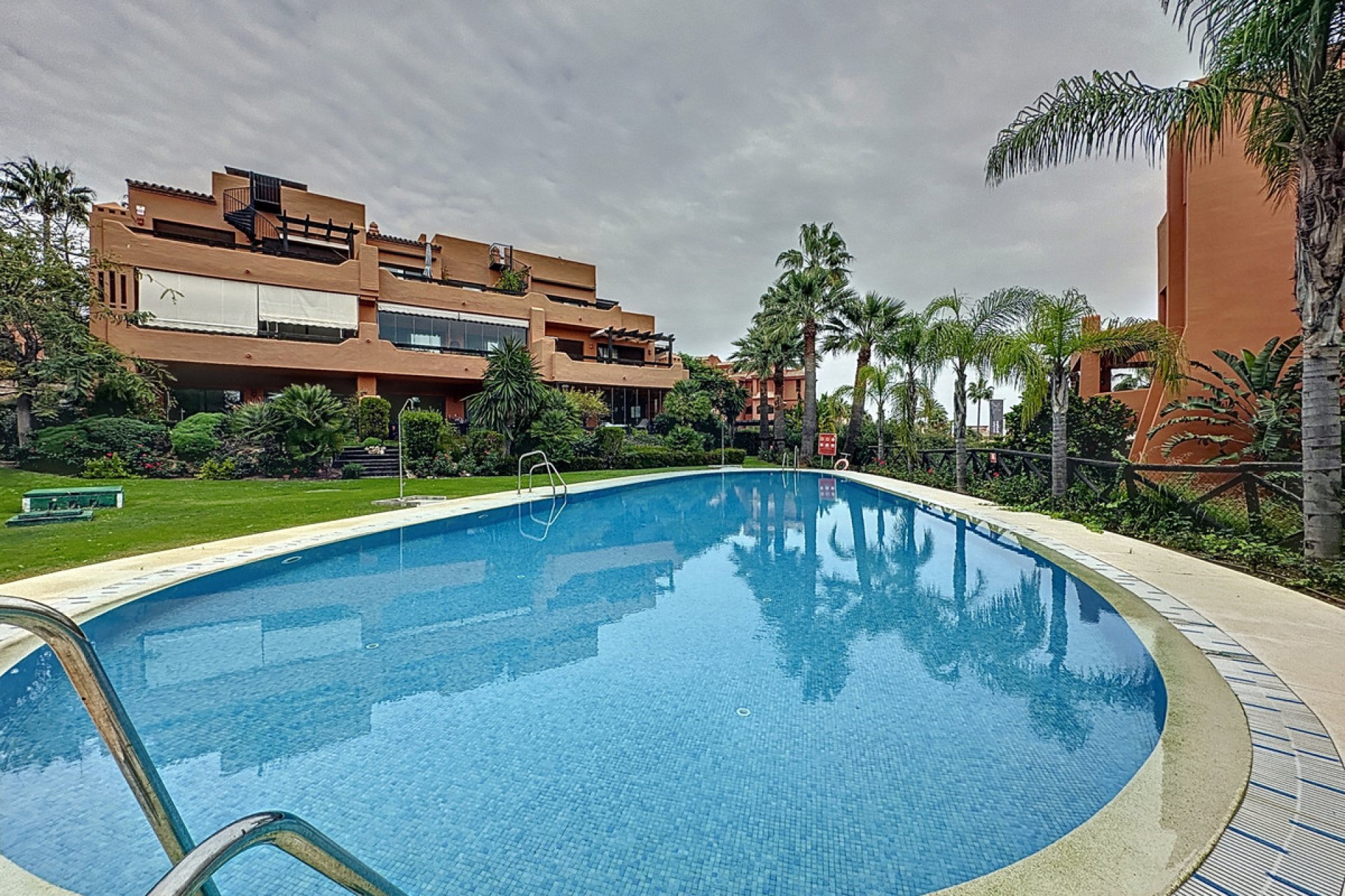 Resale - Apartment - Ground Floor Apartment - Estepona - Estepona Centro