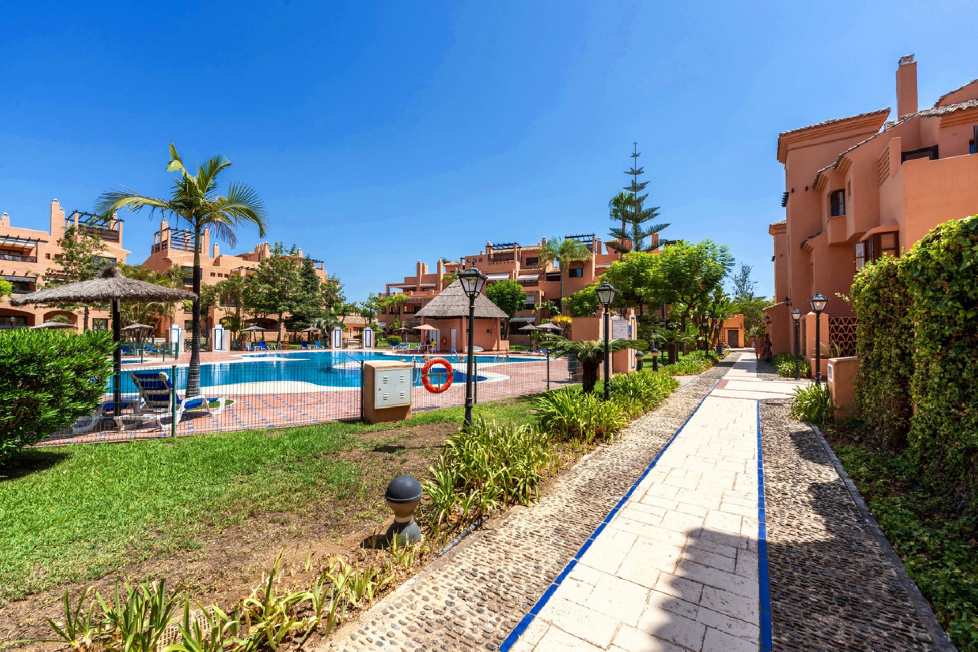 Resale - Apartment - Ground Floor Apartment - Estepona - Hacienda del Sol