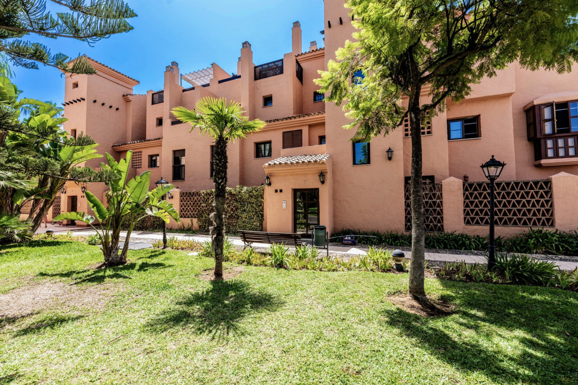 Resale - Apartment - Ground Floor Apartment - Estepona - Hacienda del Sol