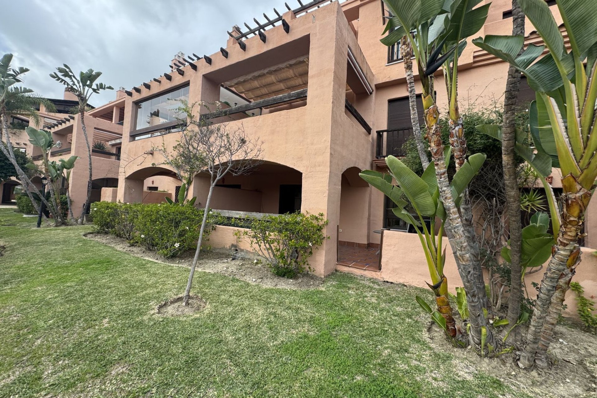 Resale - Apartment - Ground Floor Apartment - Estepona - Hacienda del Sol