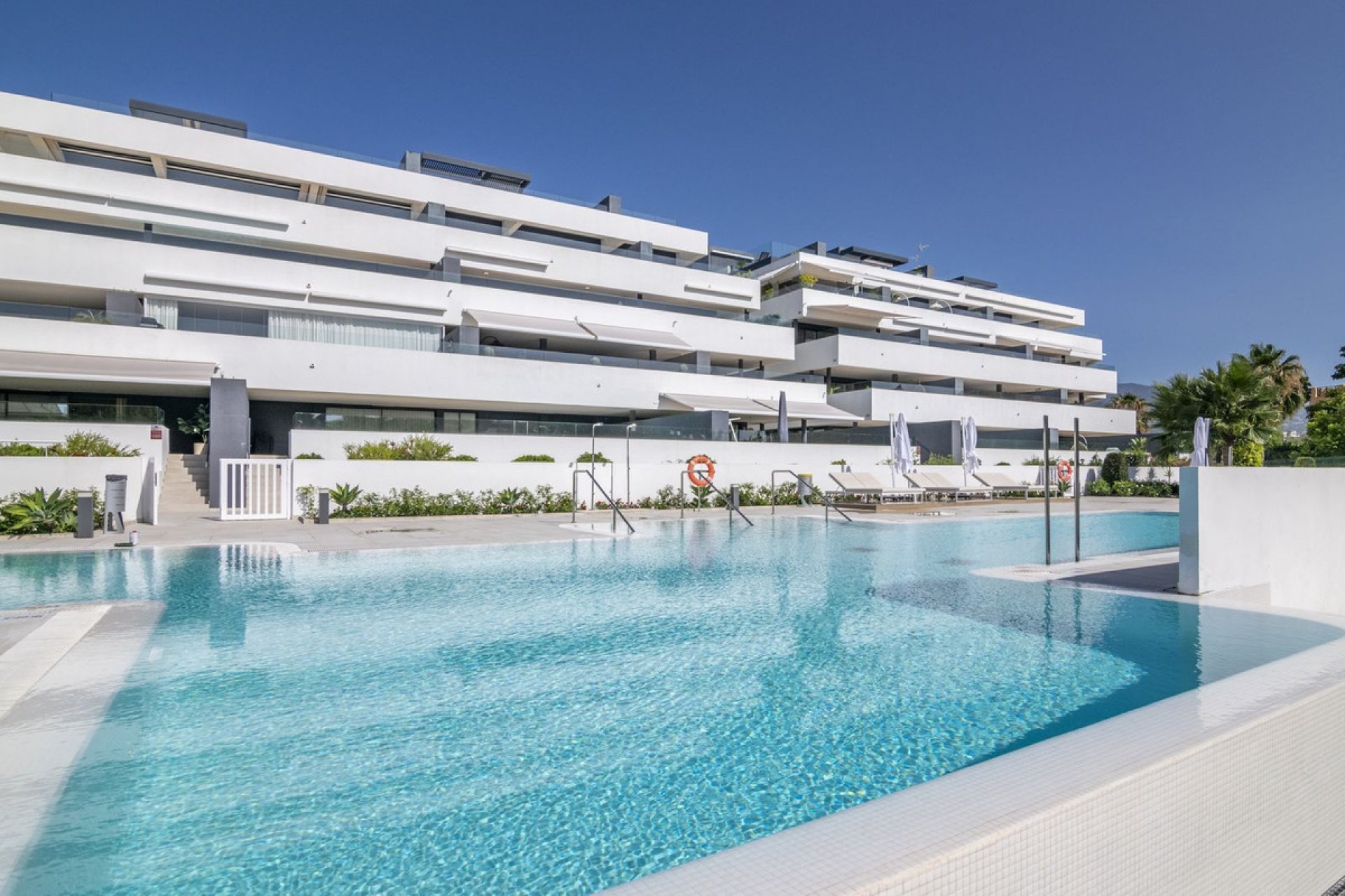 Resale - Apartment - Ground Floor Apartment - Estepona - New Golden Mile