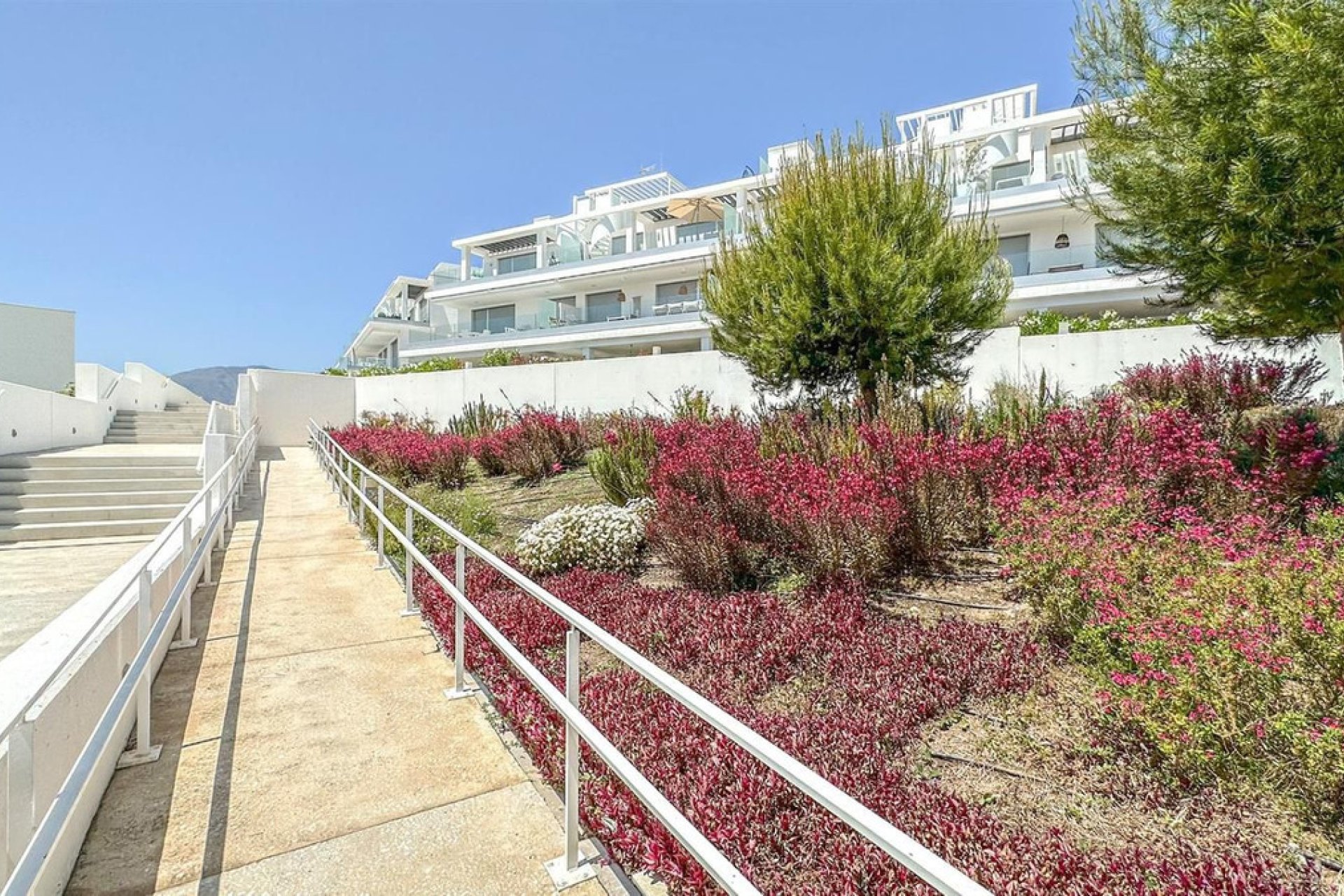 Resale - Apartment - Ground Floor Apartment - Estepona - New Golden Mile