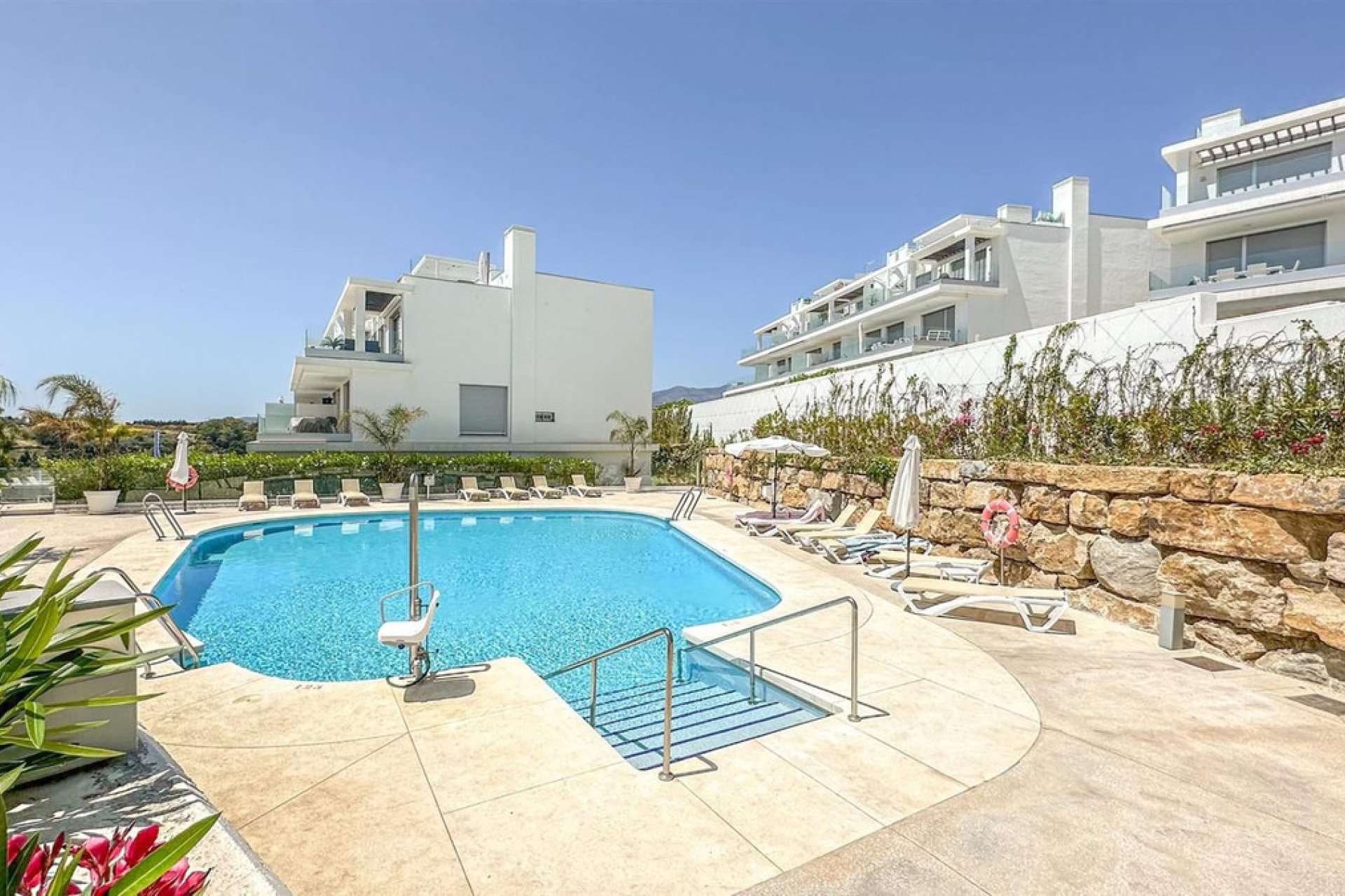 Resale - Apartment - Ground Floor Apartment - Estepona - New Golden Mile