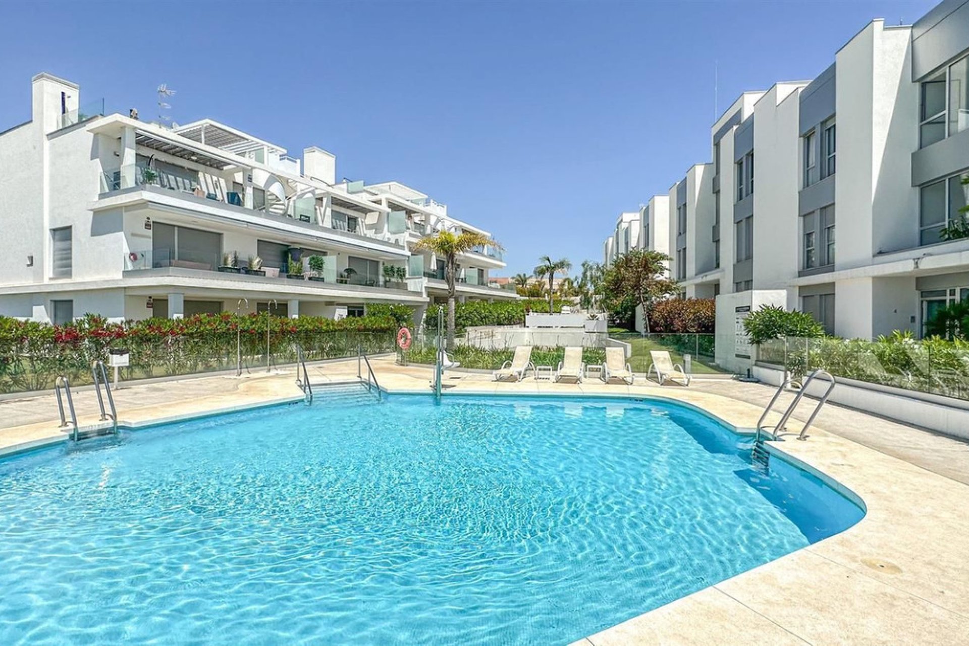 Resale - Apartment - Ground Floor Apartment - Estepona - New Golden Mile